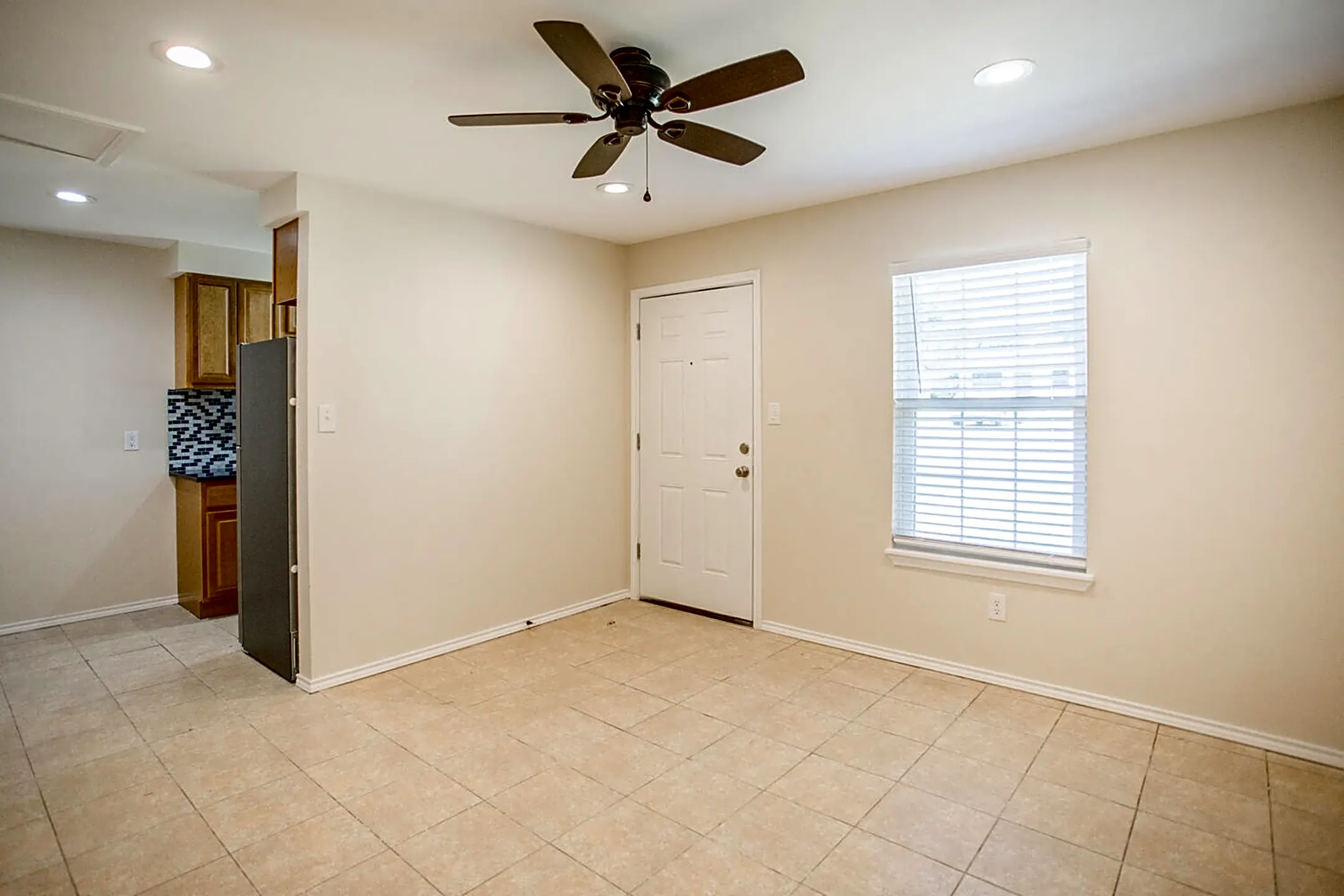 1231 N LBJ Dr 1231 N LBJ Dr unit 10 San Marcos, TX Apartments for