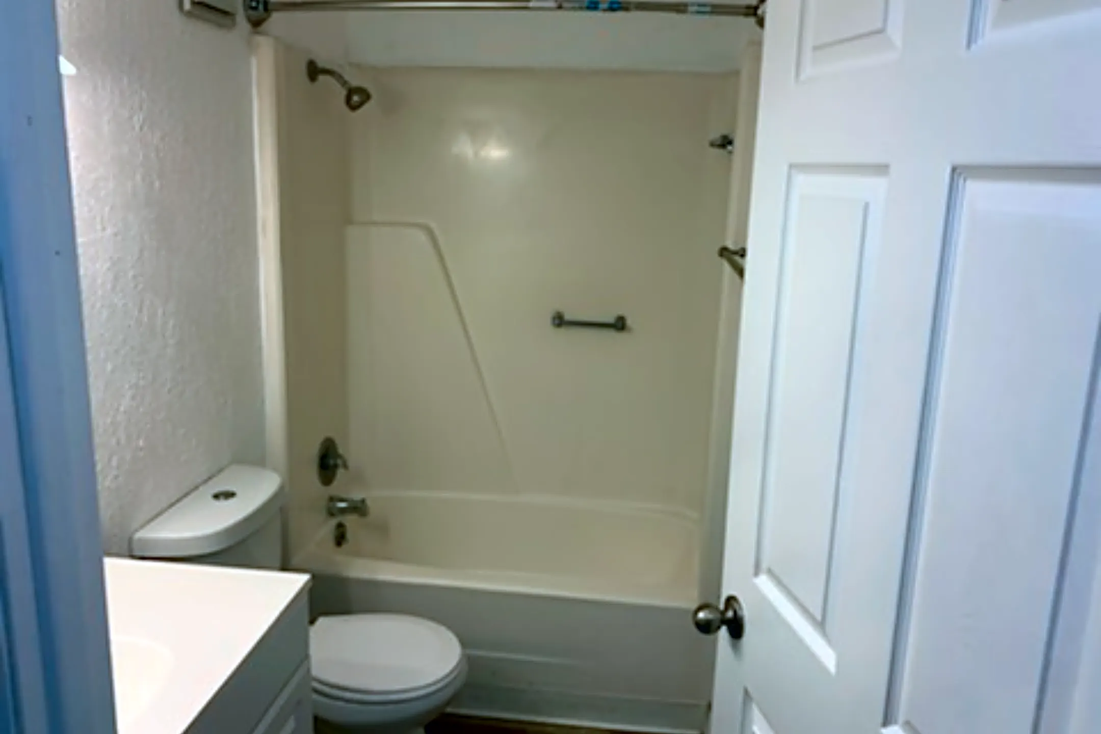 Whisperwood Apartments 4100 NW 28th Ln Gainesville, FL Apartments