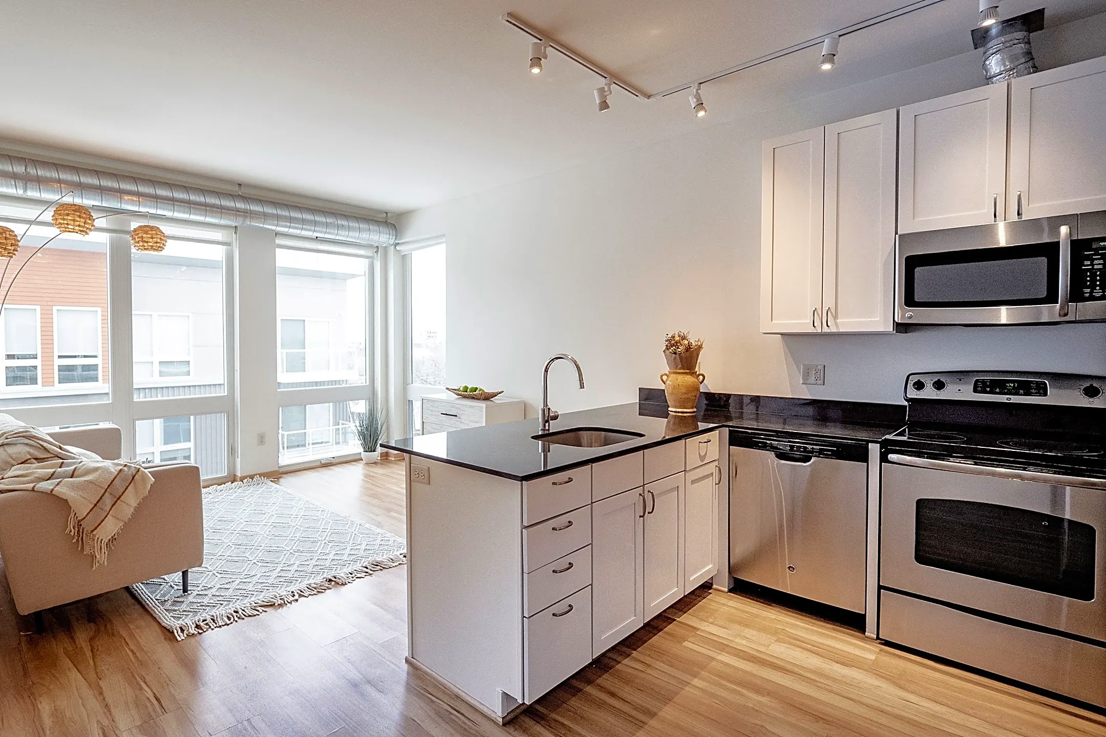 7 West Apartments 1800 Washington Ave S Minneapolis, MN Apartments