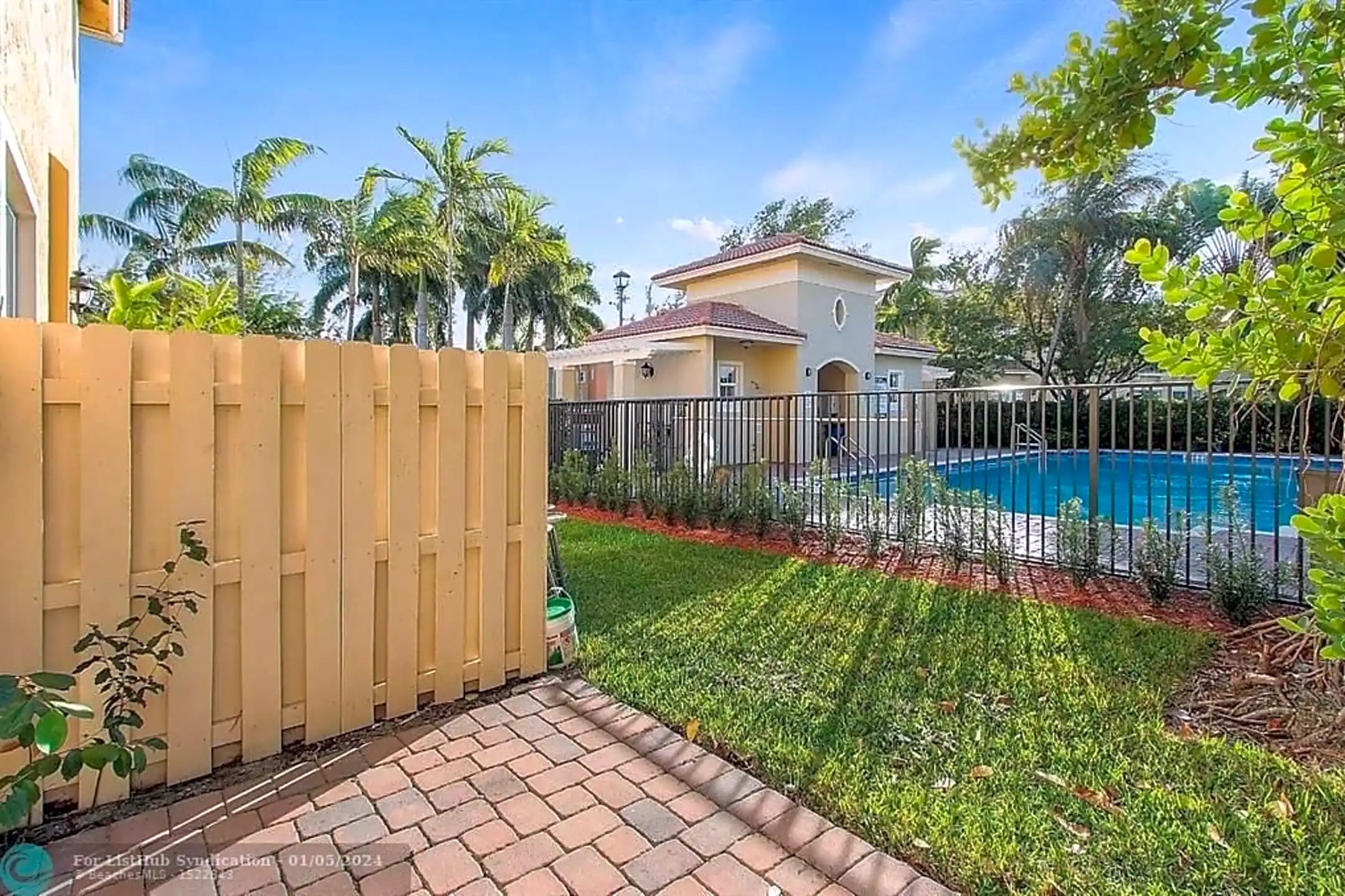 2851 Prospect Rd 1311 Townhomes Tamarac, FL 33309