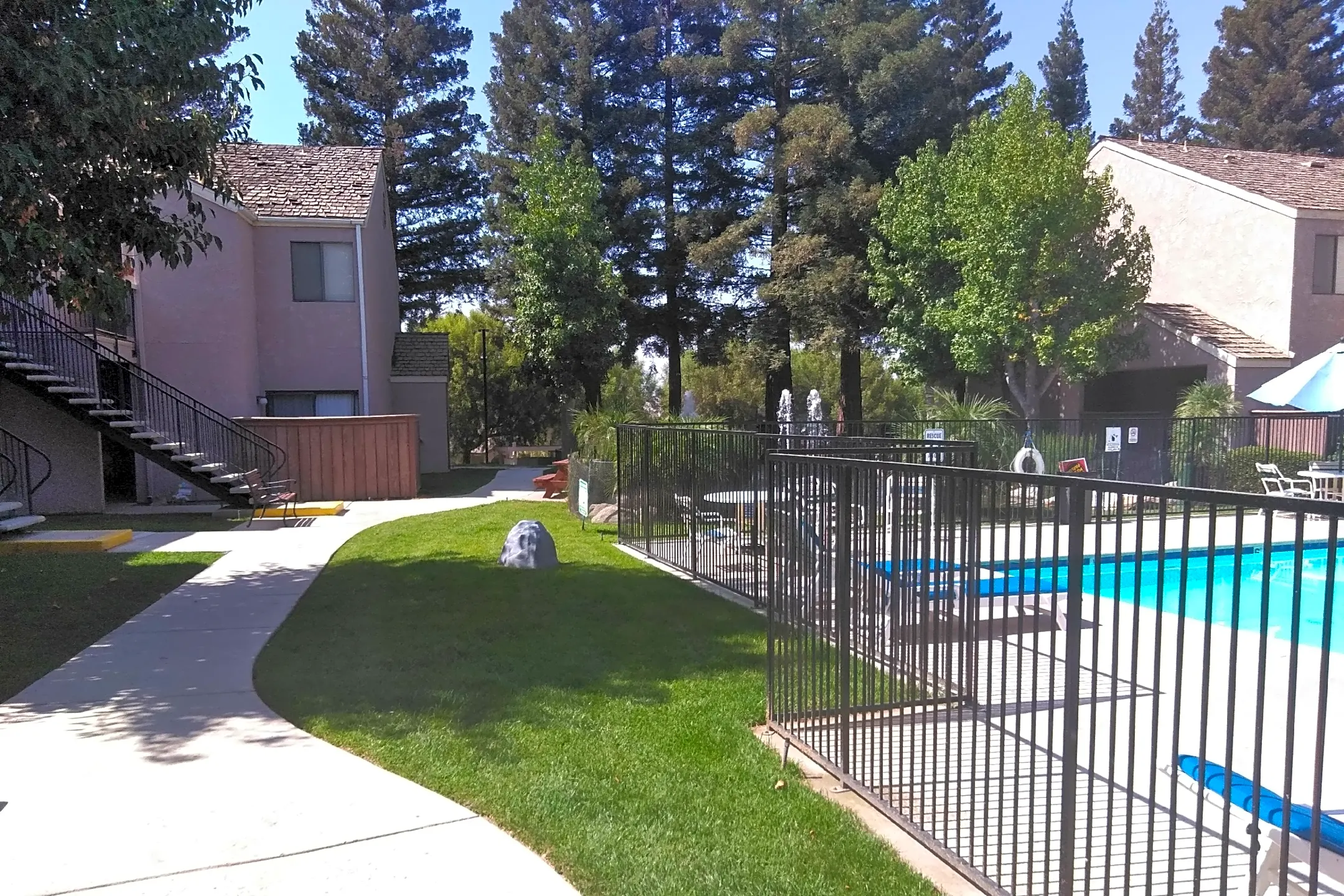 Pool - Canyon Creek Apartments - Bakersfield, CA