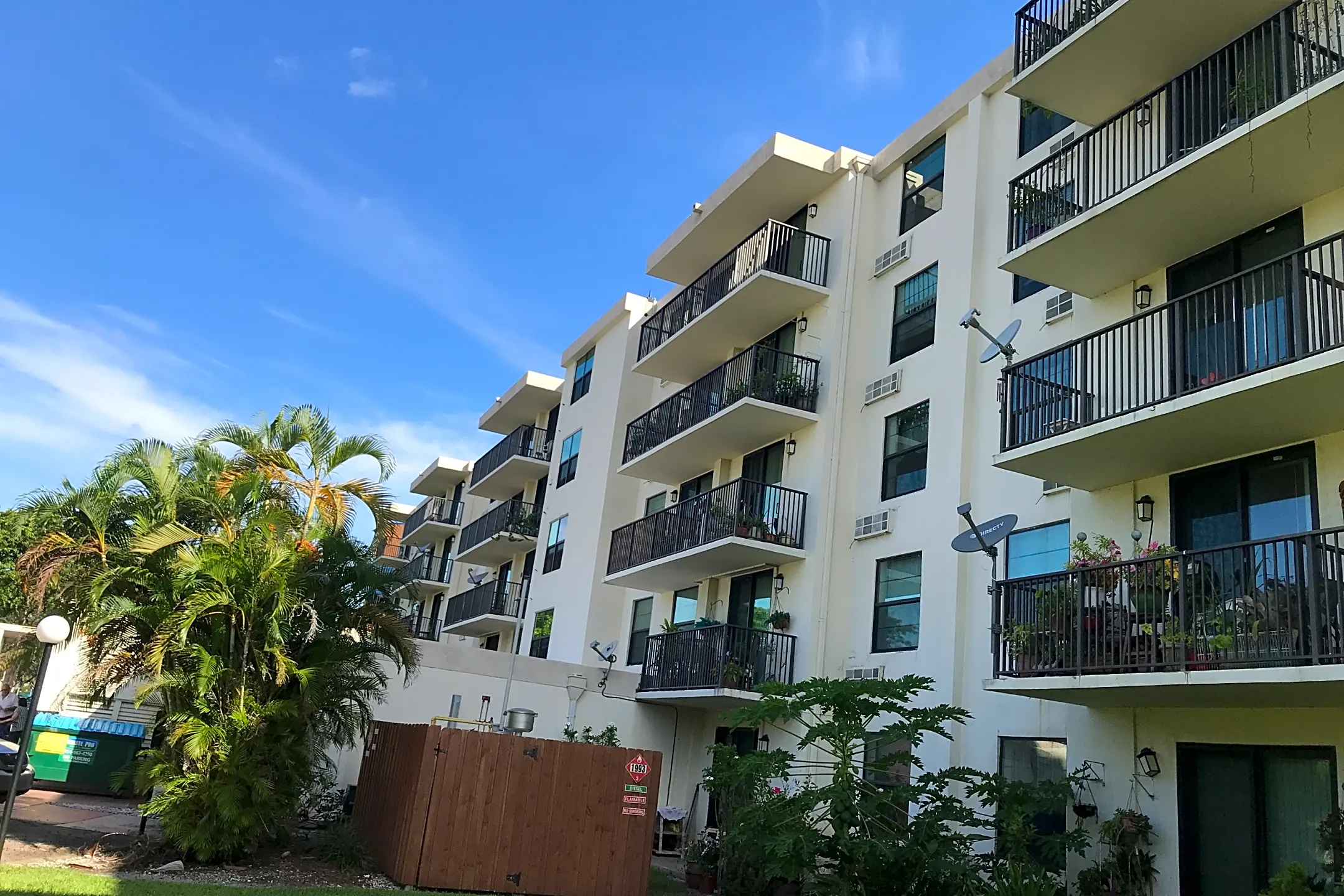 Pool - Pembroke Tower Apartments - Pembroke Pines, FL