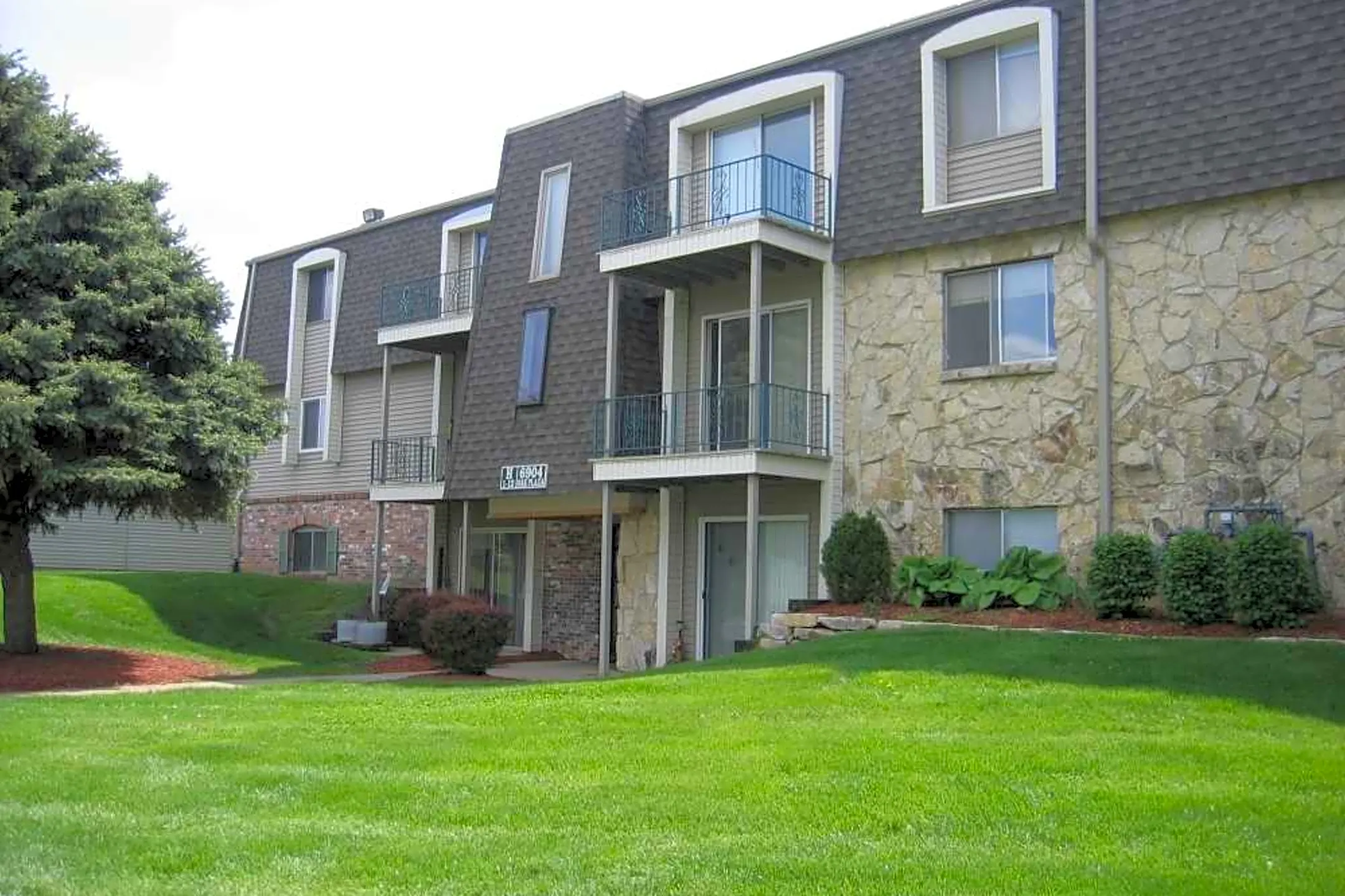 Spring Acres Apartments