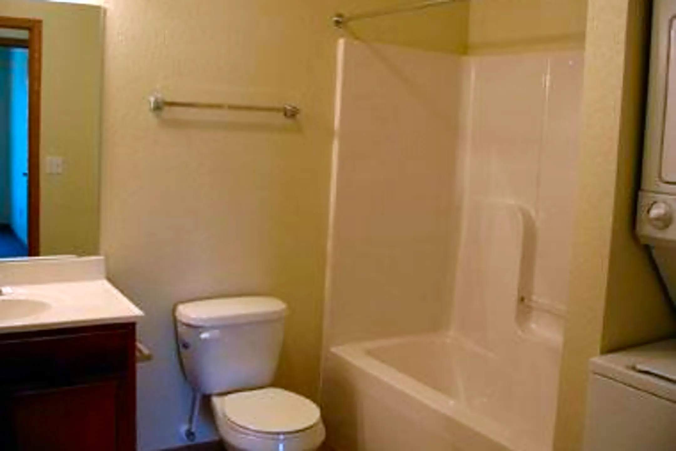 Andover Court Apartments 6507 Field Ave Whitehouse, OH Apartments