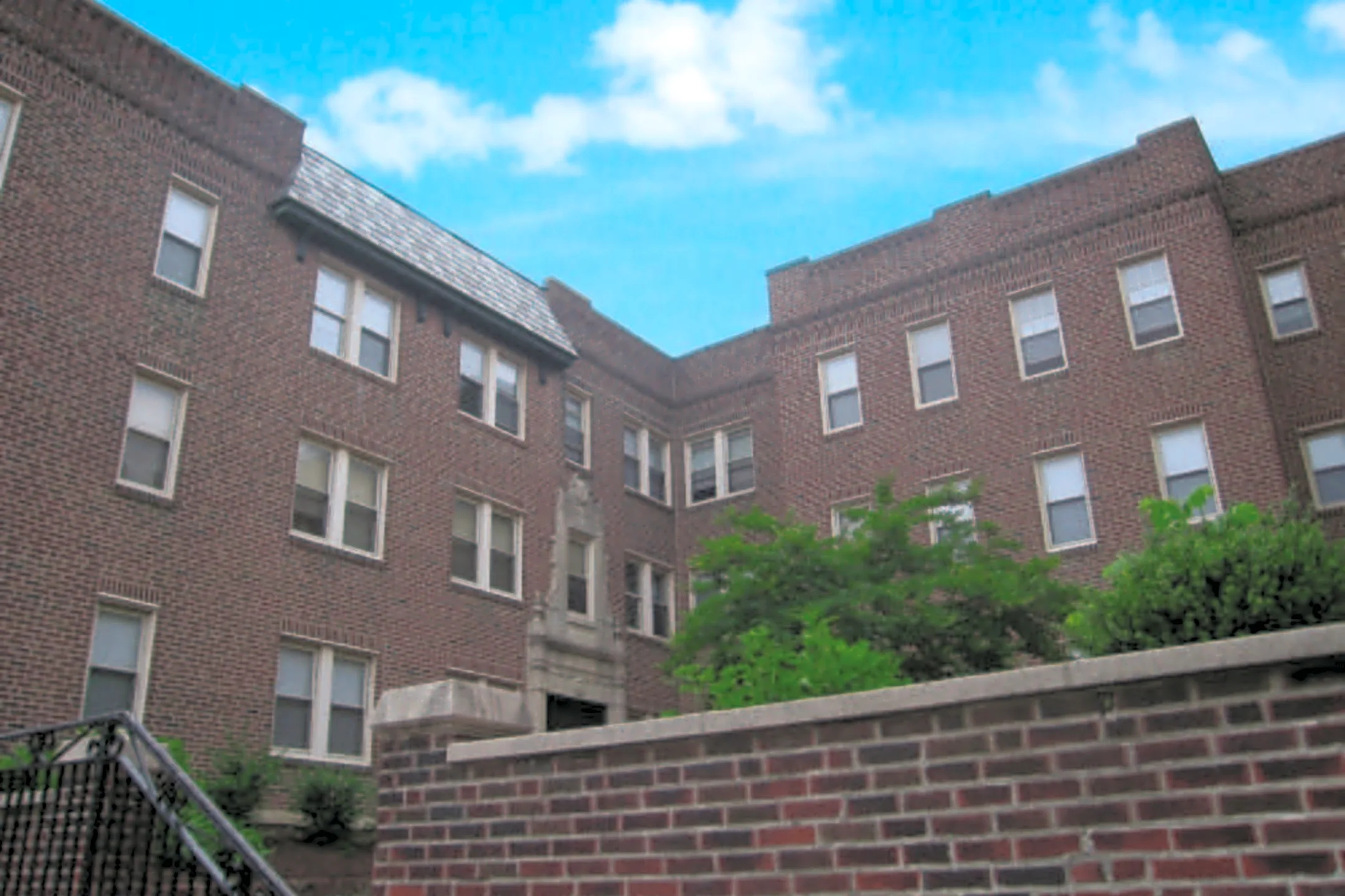 Shirley Court Apartments - Upper Darby, PA 19082