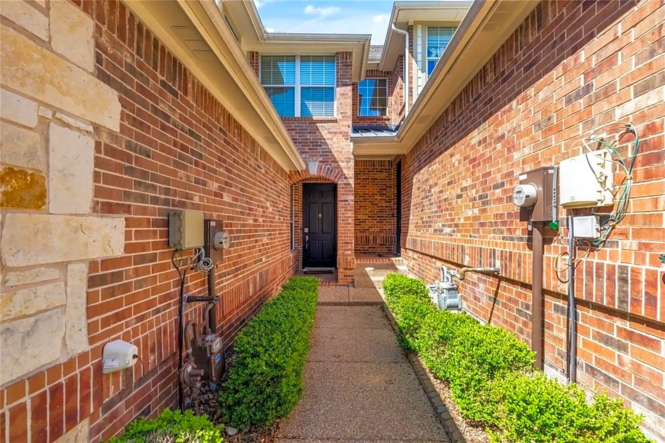 6203 Shoal Creek Trail Townhomes - Garland, TX 75044