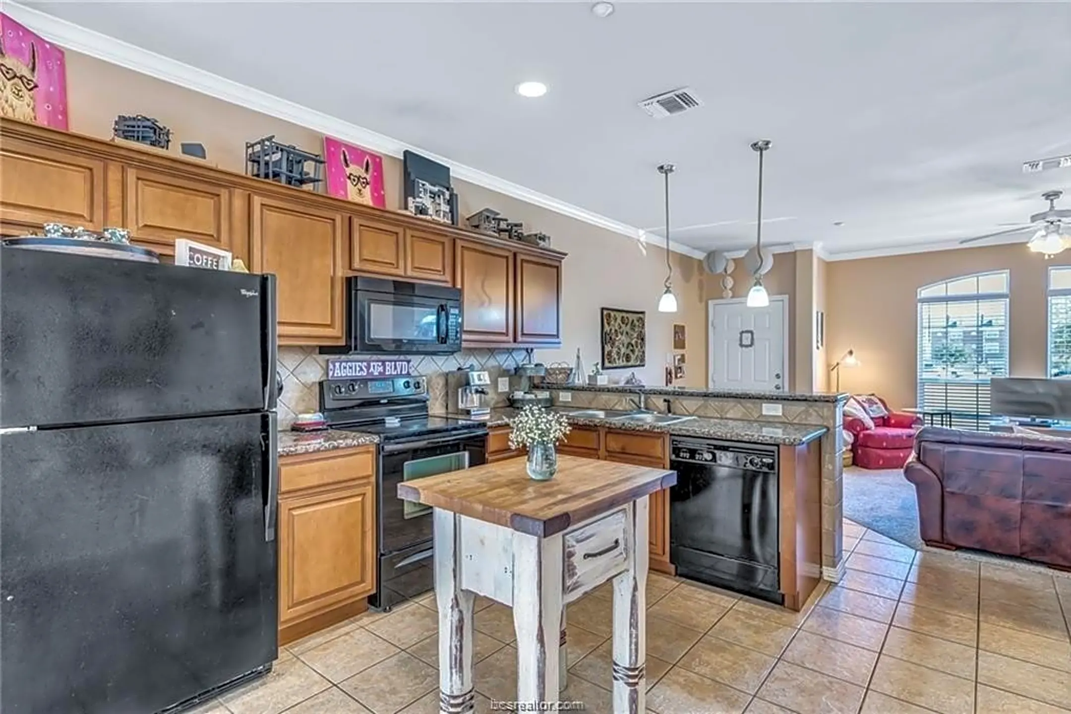 Kitchen - 1198 Jones-Butler Rd #403 - College Station, TX
