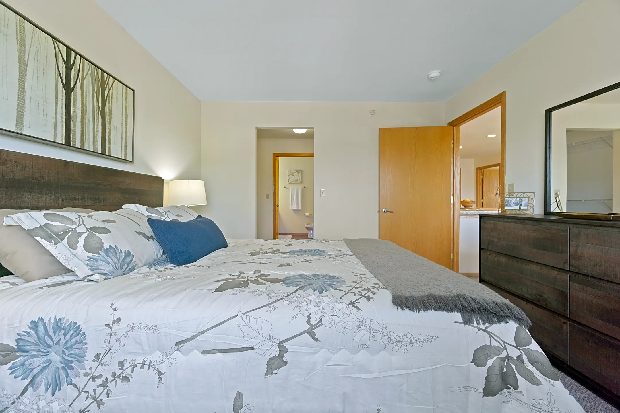 Saddle Brook Apartments Pewaukee, WI 53072