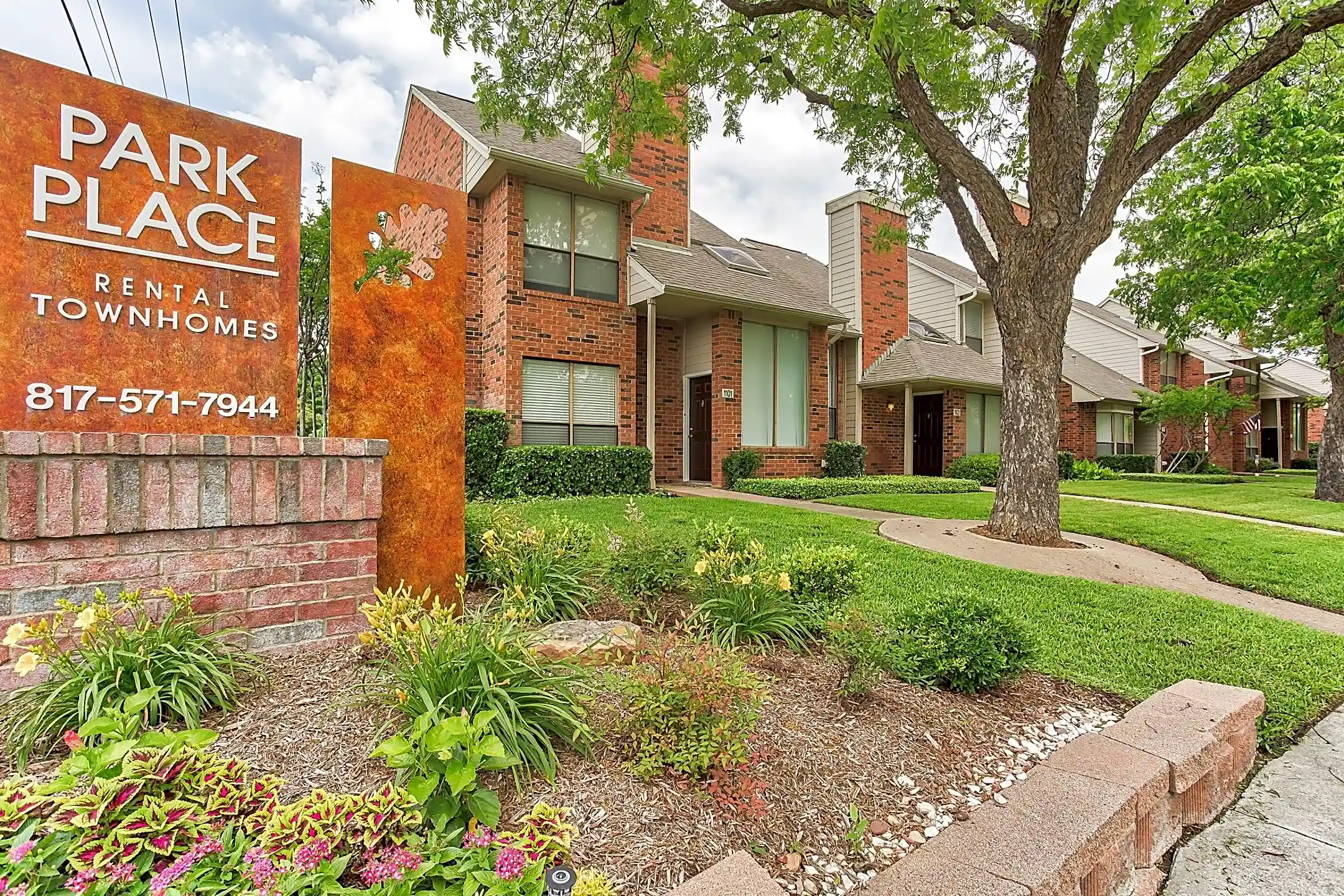 Park Place Townhomes 425 E Harwood Rd Euless, TX Apartments for