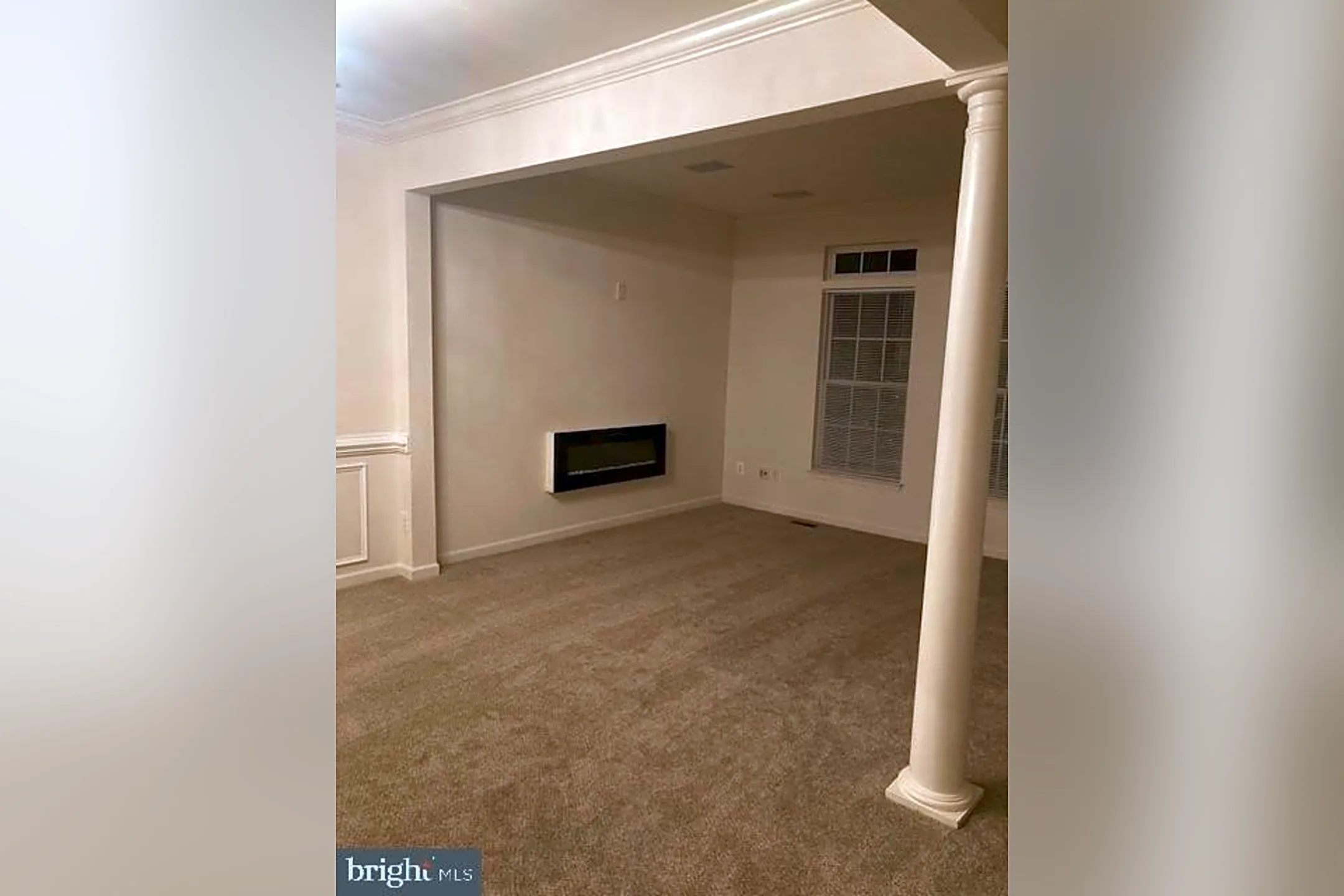 Living Room - 2221 Potomac Club Pkwy - Woodbridge, VA
