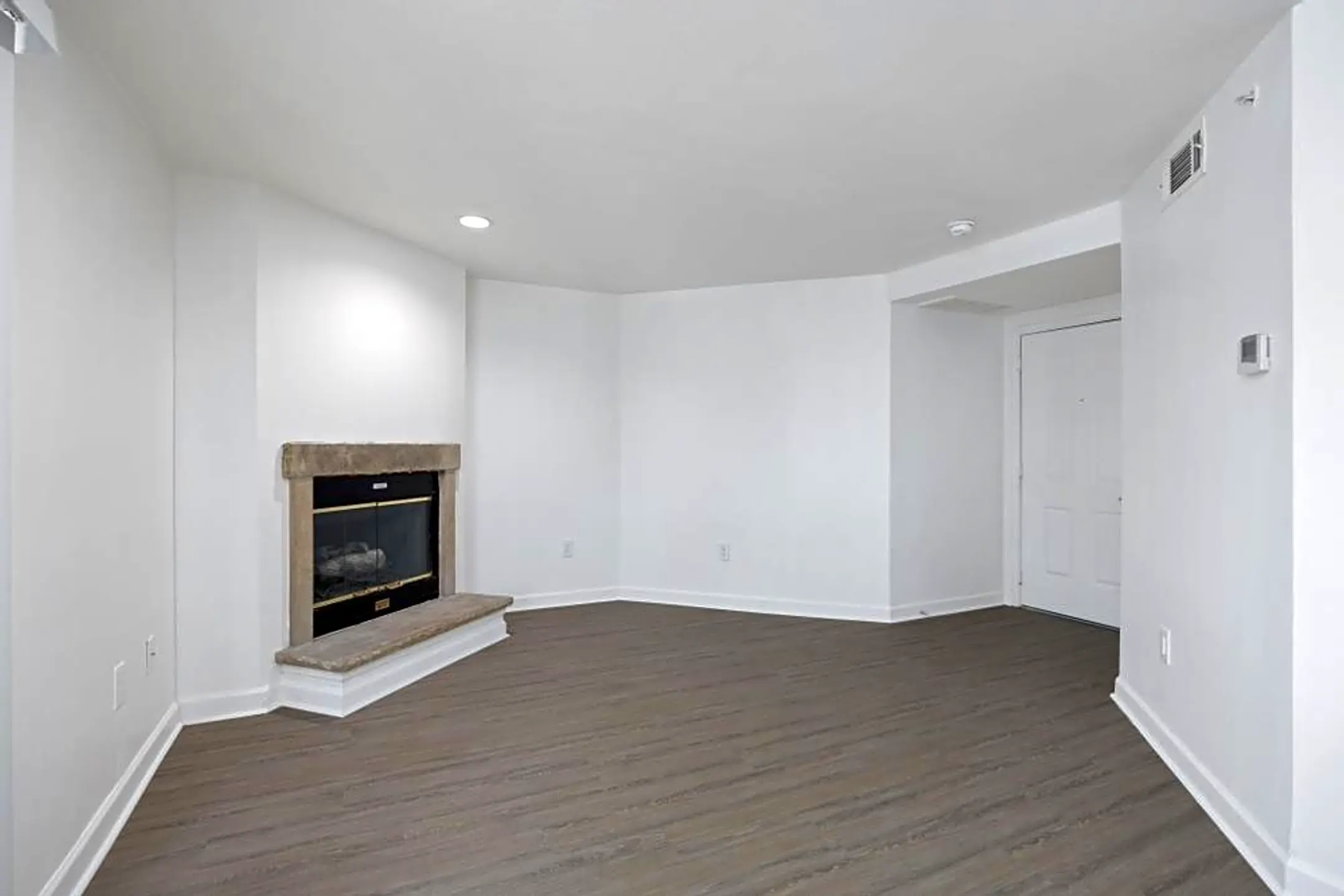 Living Room - AVIA Apartments At College Boulevard - Overland Park, KS