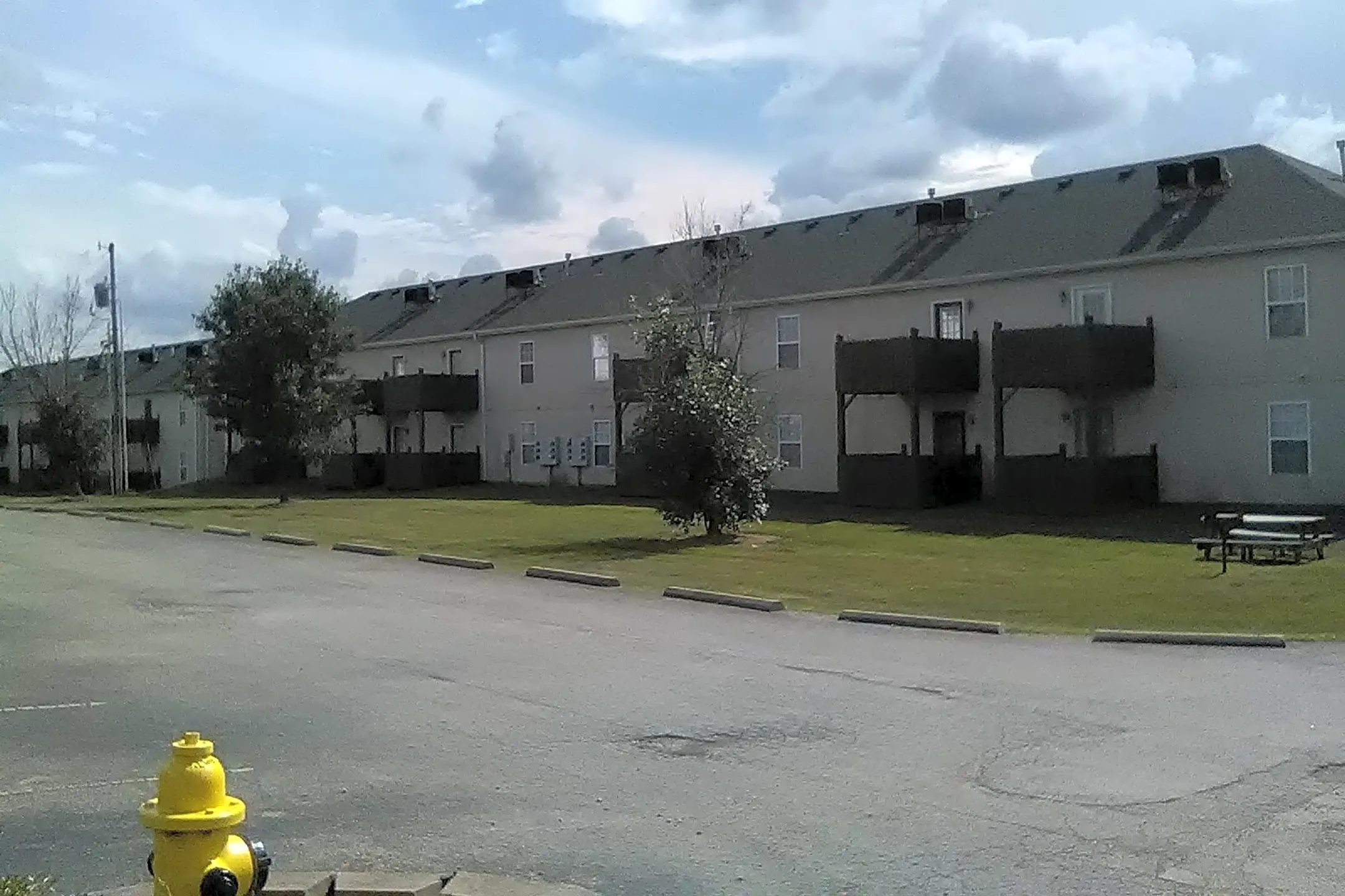 Pool - Lakeview Garden Apartments - Shepherdsville, KY