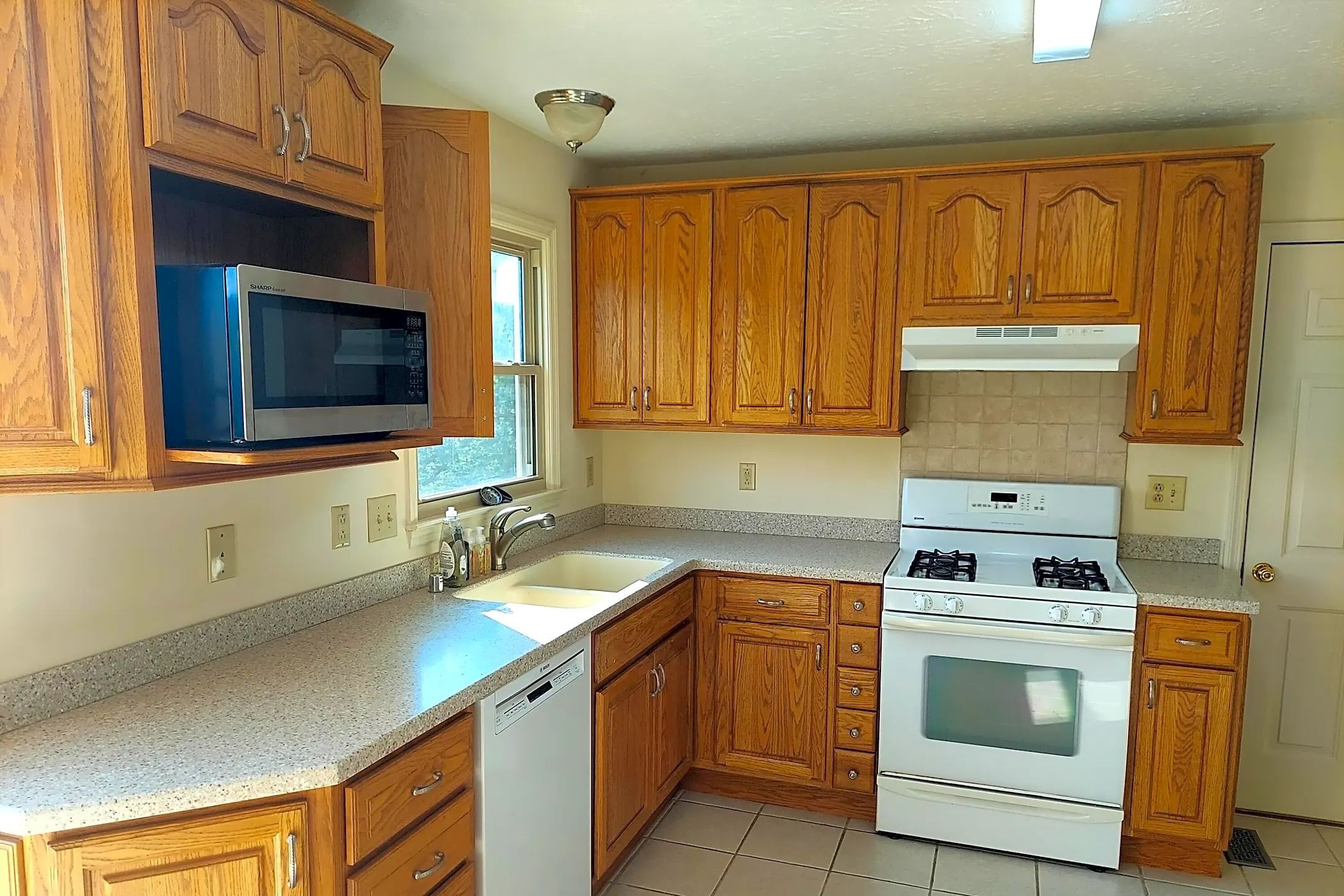 Kitchen - 1216 Speculator Ct - Lexington, KY