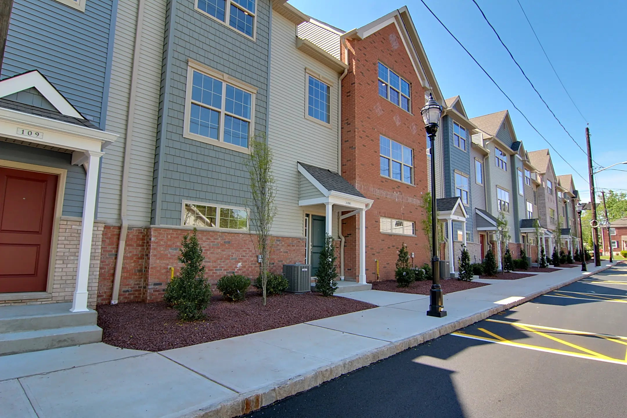 Gramercy Townhomes 153 Main Street South Bound Brook, NJ Apartments