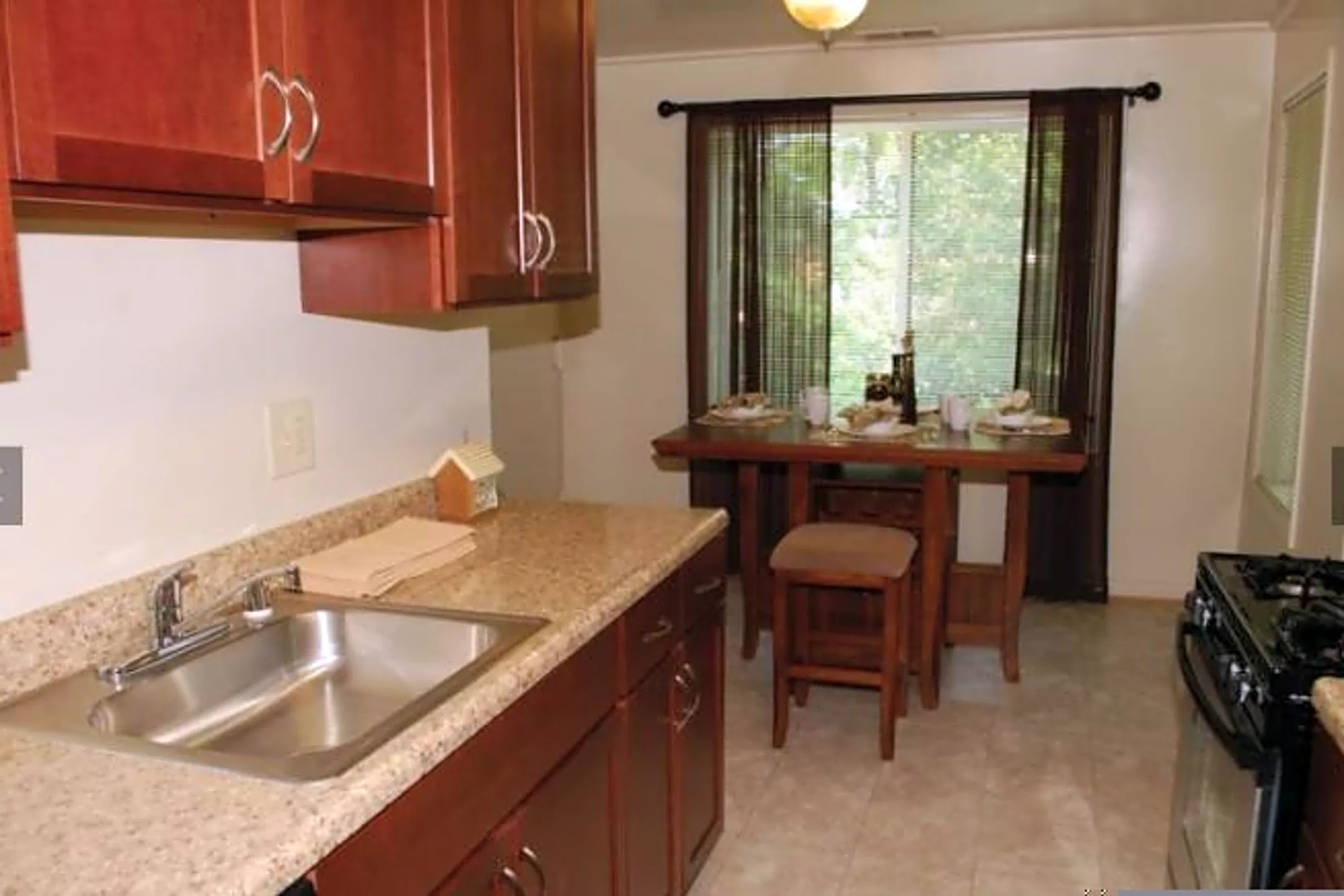 8525 Burling Wood Dr Houses West Springfield, VA 22152