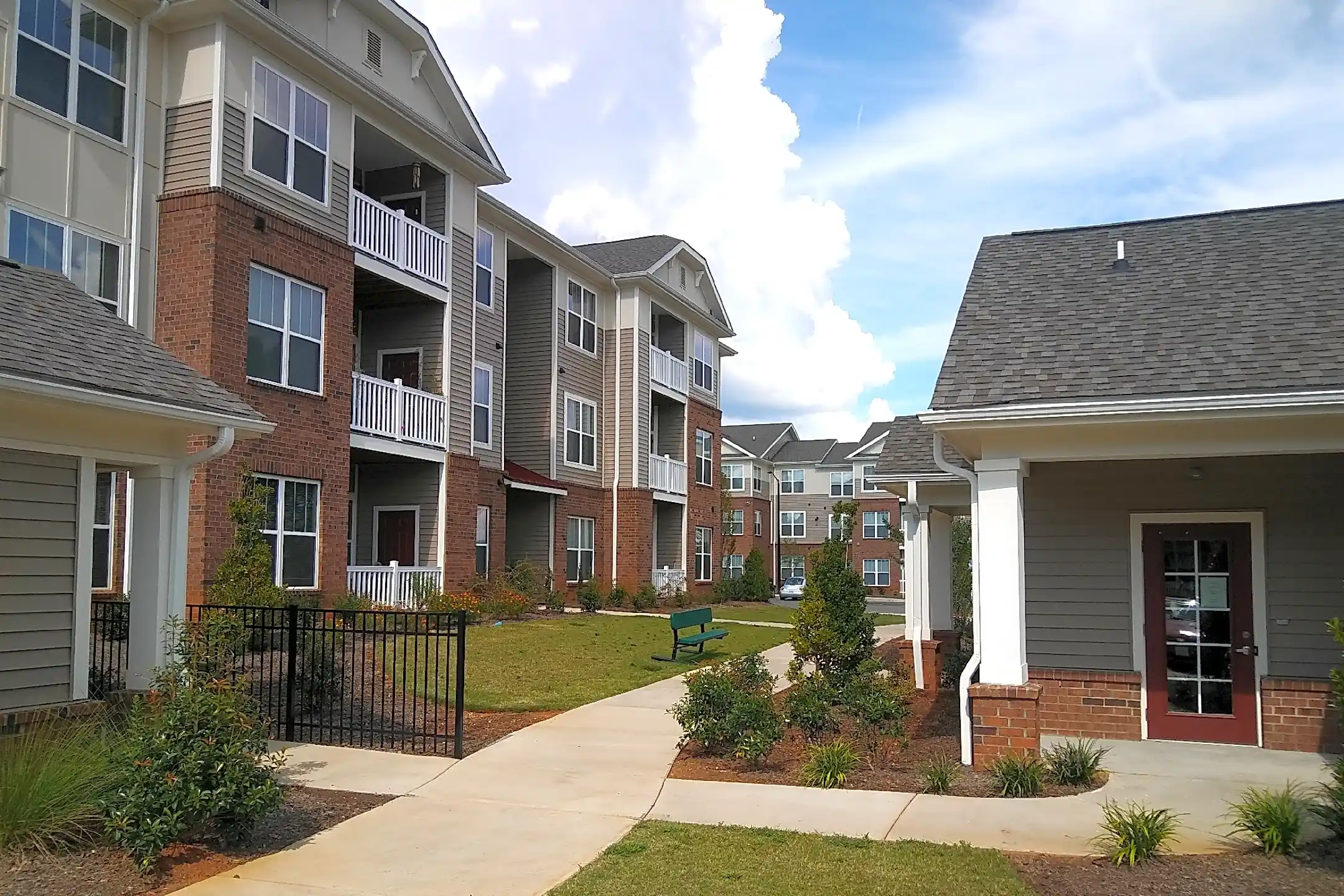 Camden Pointe Apartments