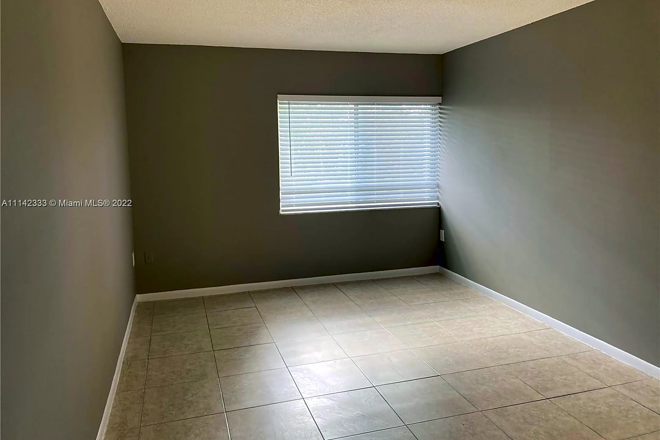 711 N Pine Island Rd 711 N Pine Island Rd unit 401 Plantation, FL