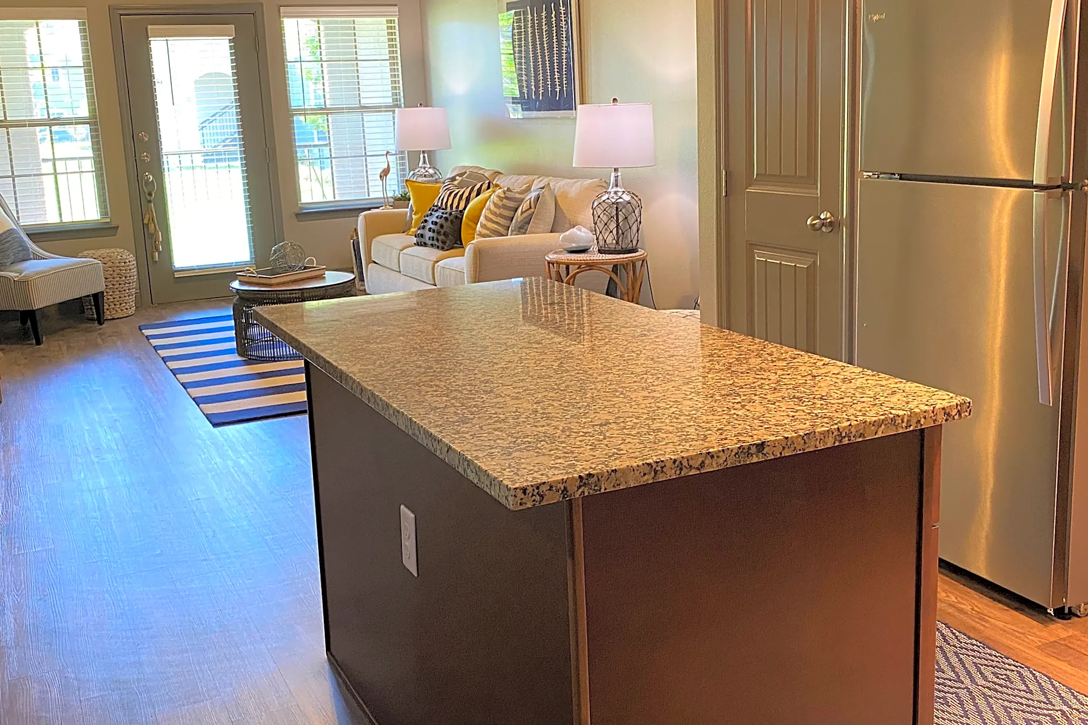 Lake Villas Apartments Granbury, TX 76048