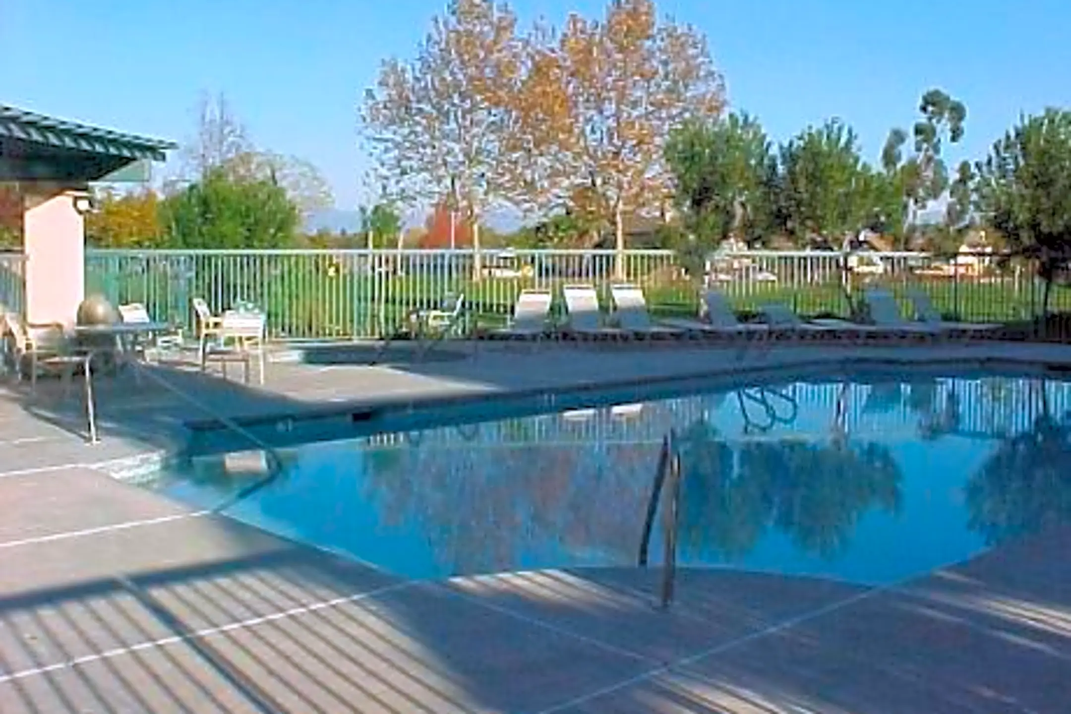 River Knolls Luxury View Apartments 500 Hilltop Dr Redding, CA for