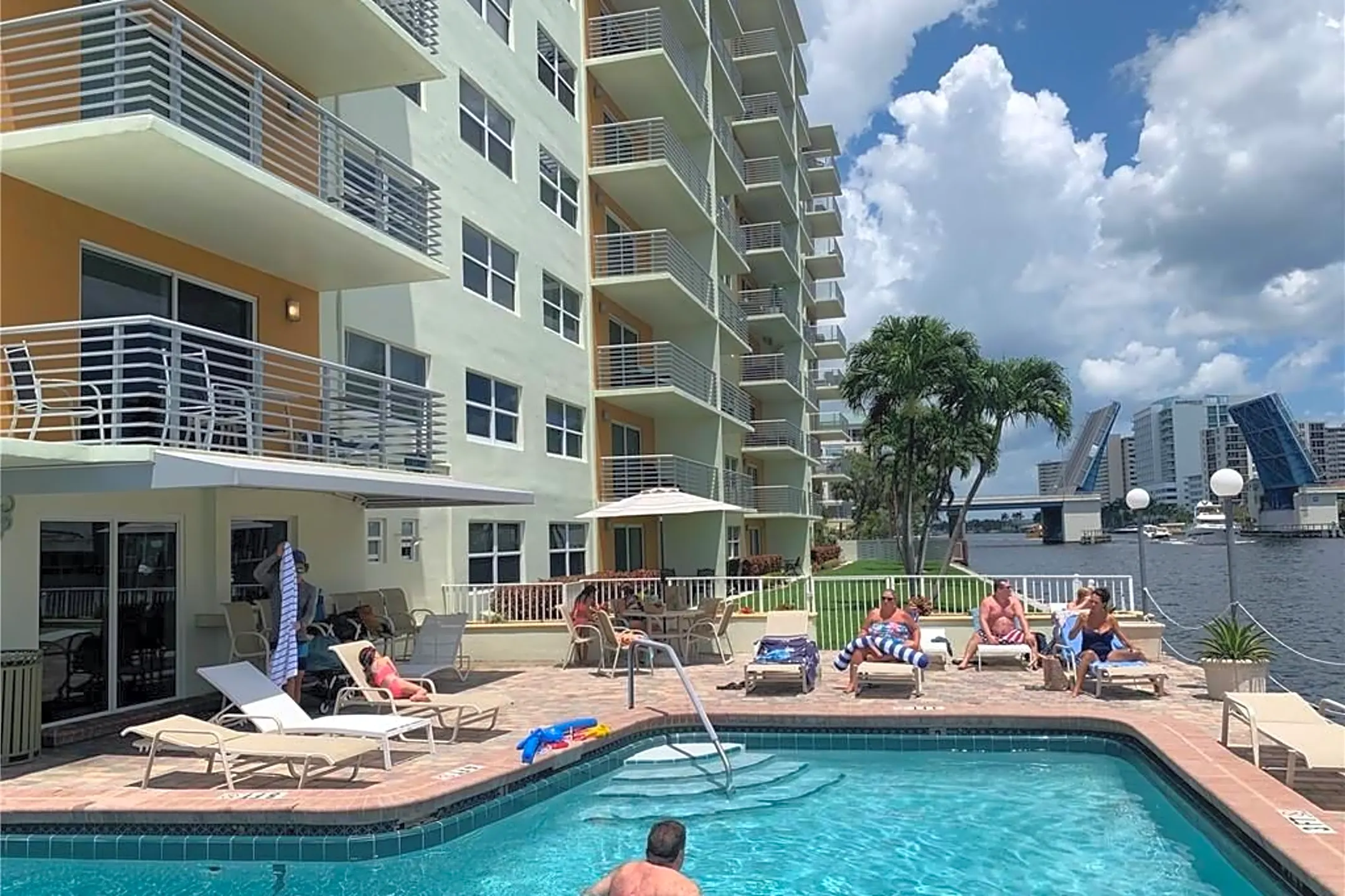Pool - 2900 NE 30th St #8J - Fort Lauderdale, FL