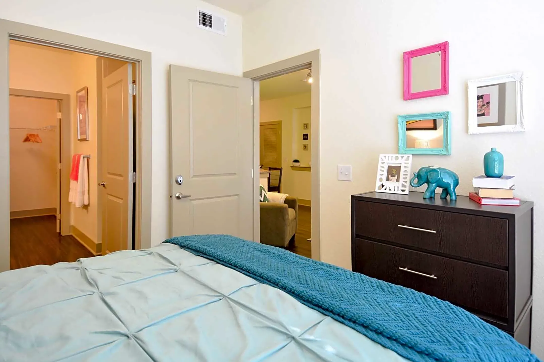 The Domain At Waco Student Apartments - 2825 South University Parks ...