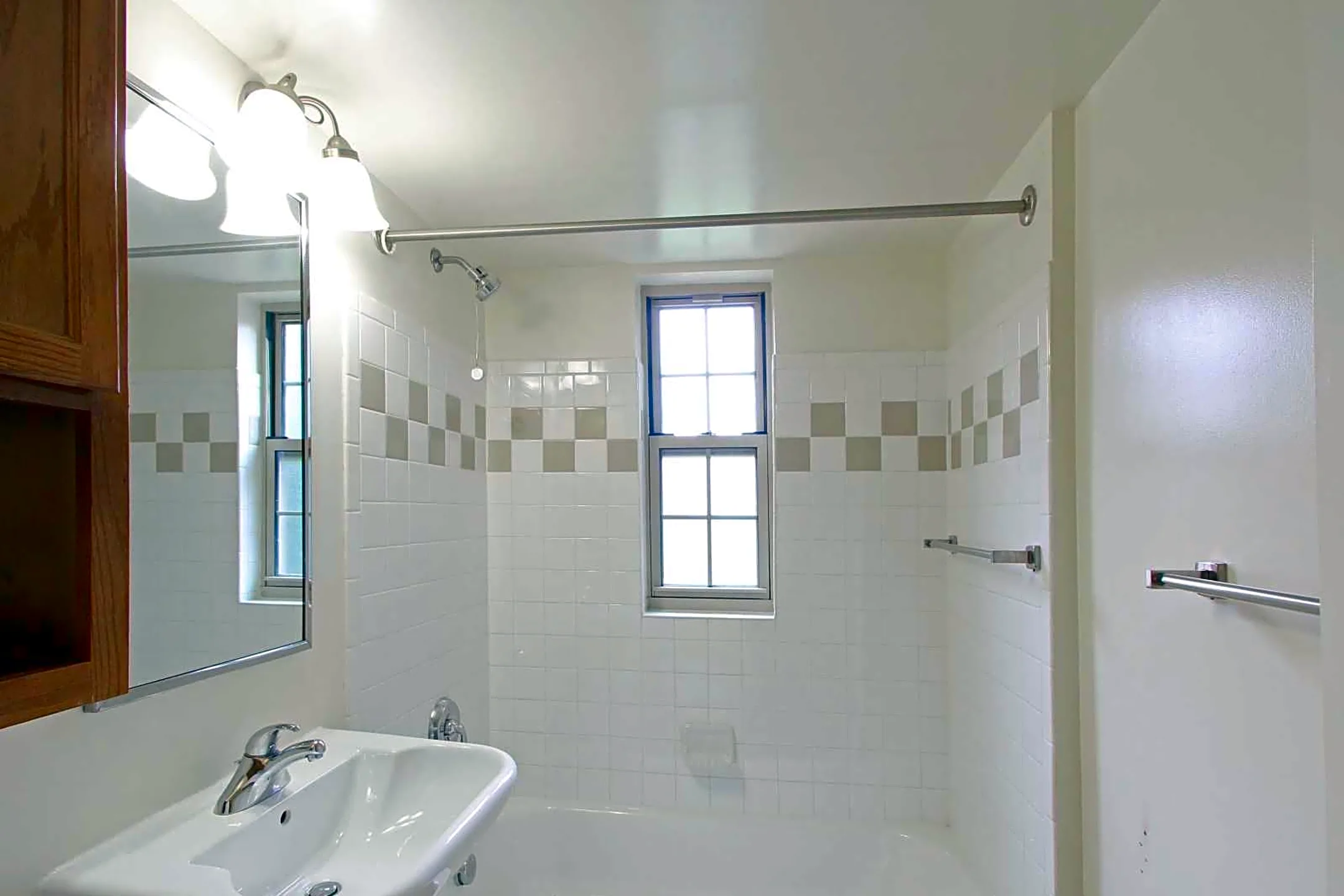 Bathroom - Mayfair Mansions III - Washington, DC