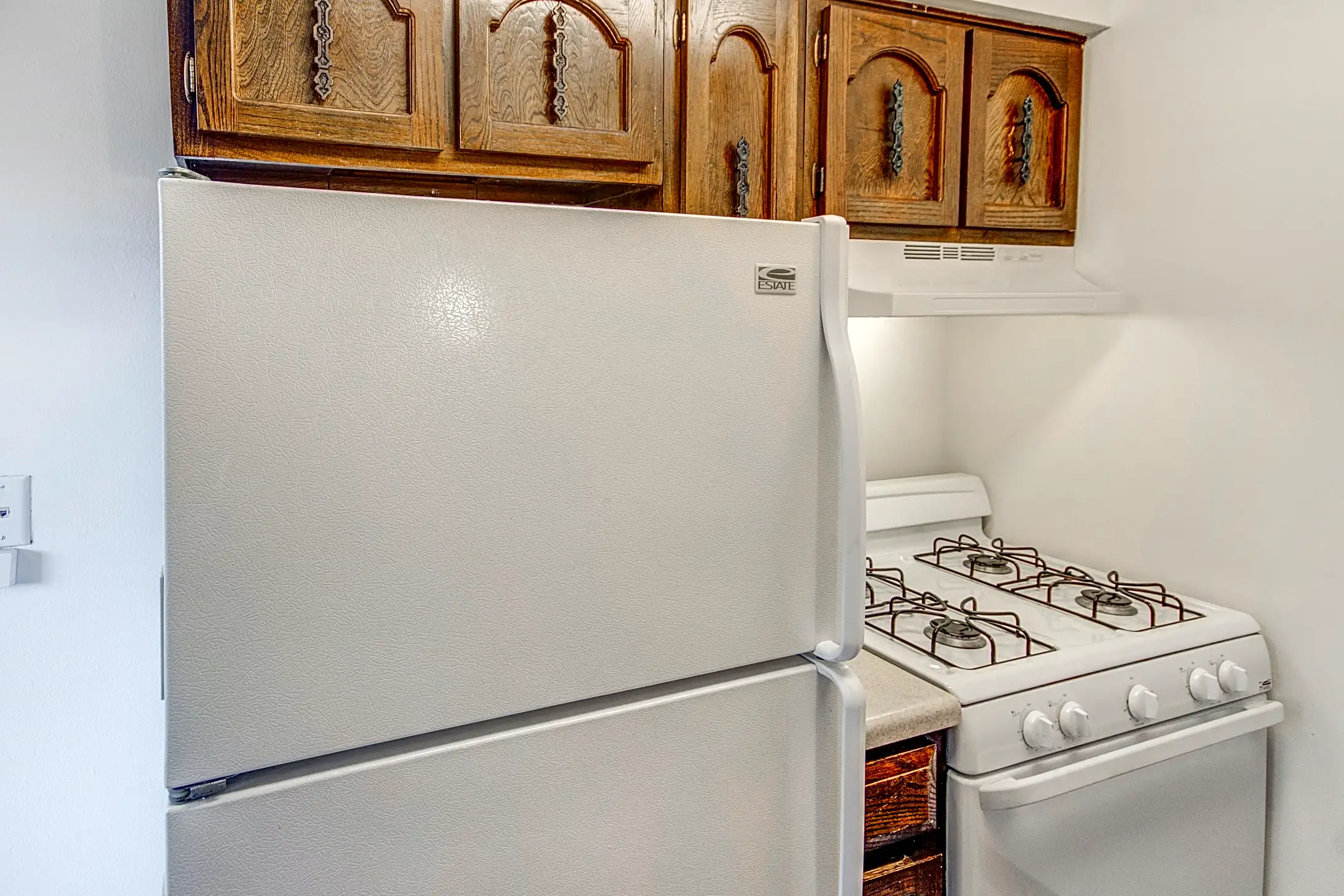 Hickory Oaks Apartments 18330 Torrence Ave Lansing, IL Apartments