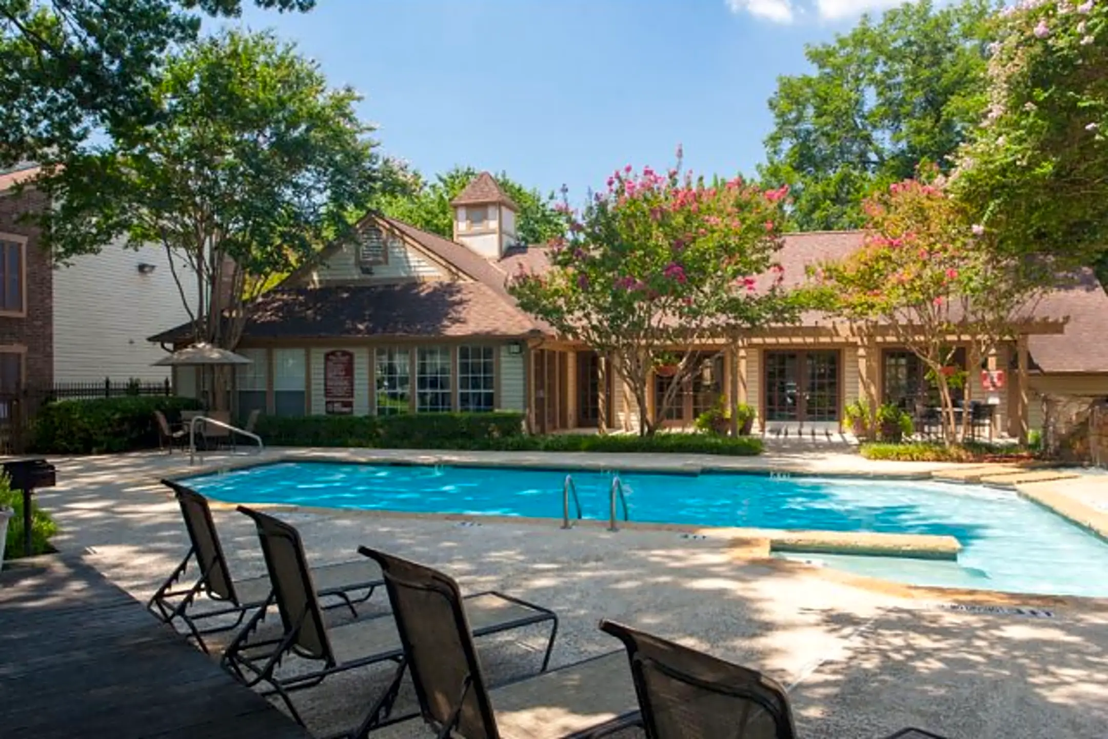 Arbor Creek 396 E Southwest Pkwy Lewisville, TX Apartments for Rent