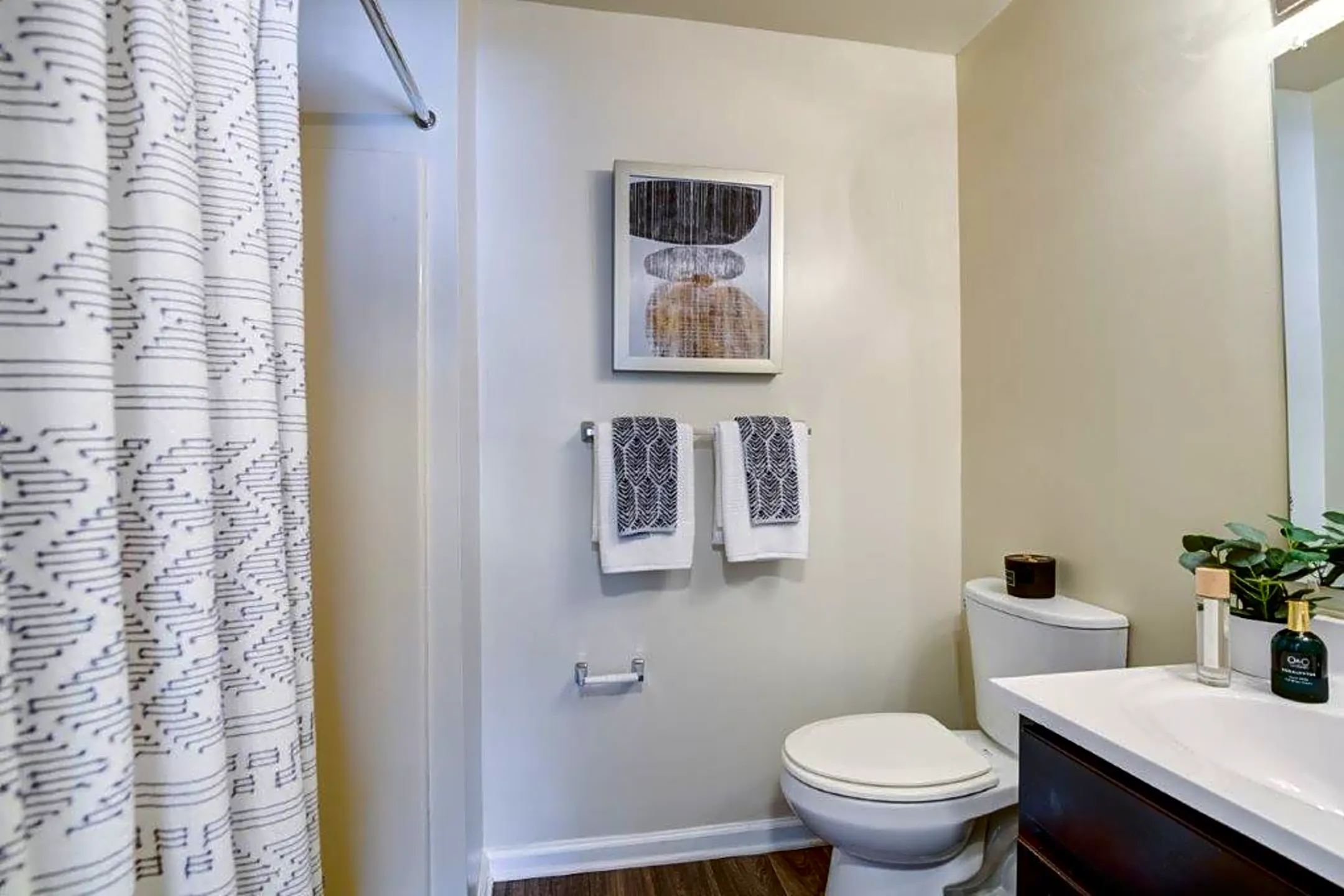 Bathroom - Fox Run Apartments & Townhomes - Bear, DE