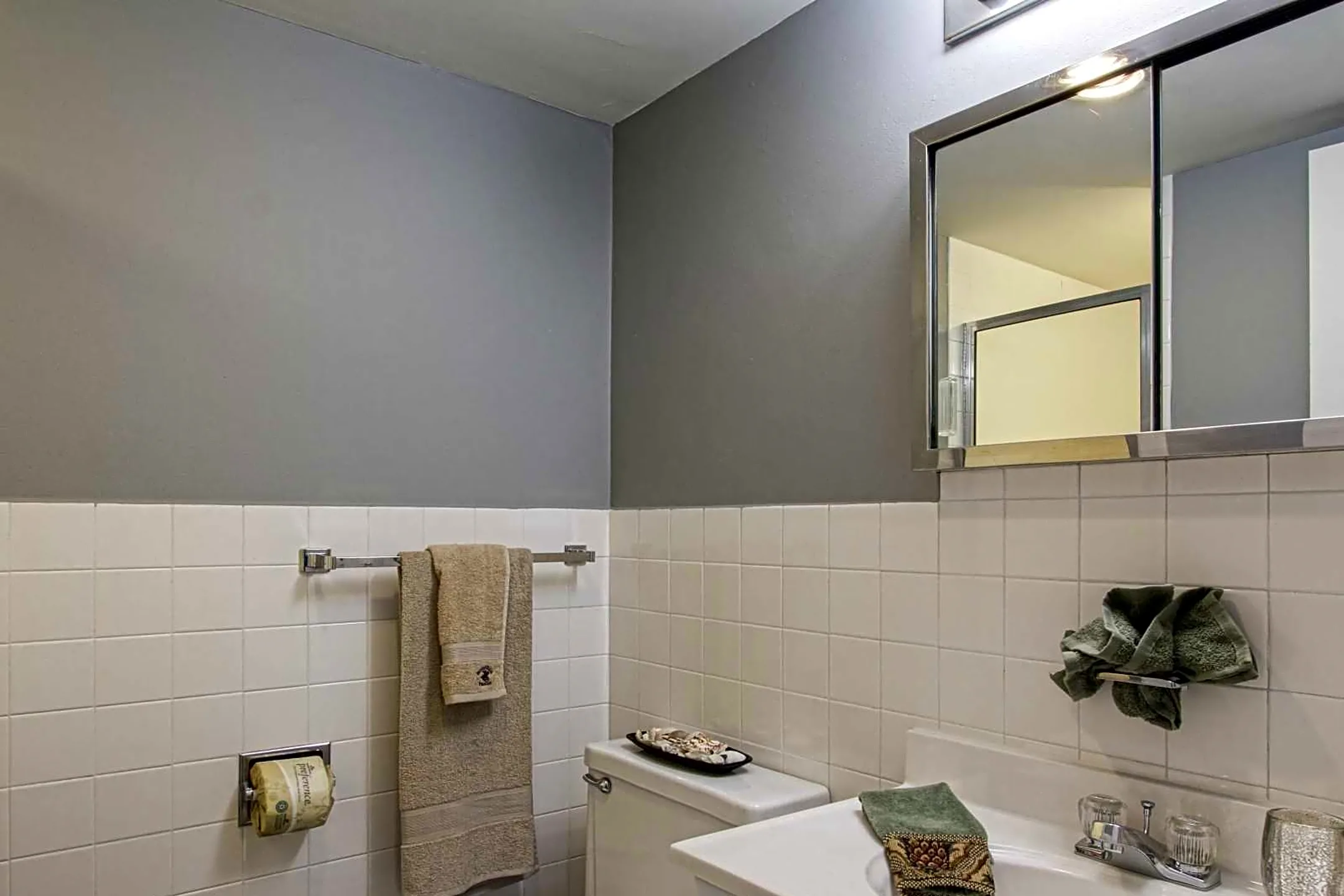 Bathroom - Water View Premier Apartments at the Shoreham. - Lakewood, OH