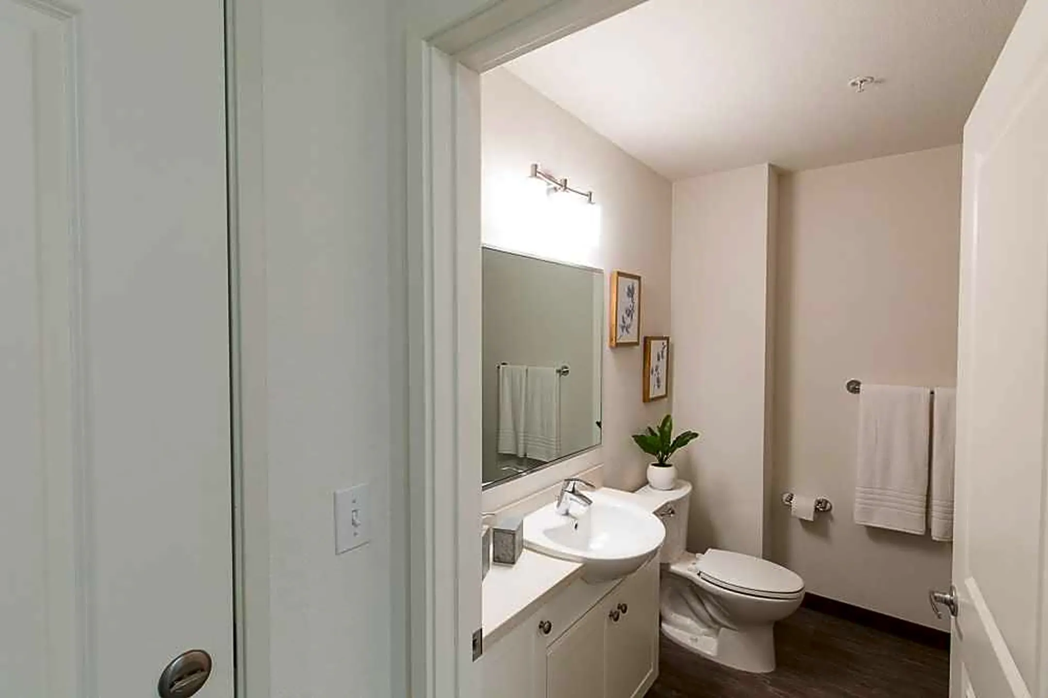 Bathroom - Moanalua Hillside Apartments - Honolulu, HI
