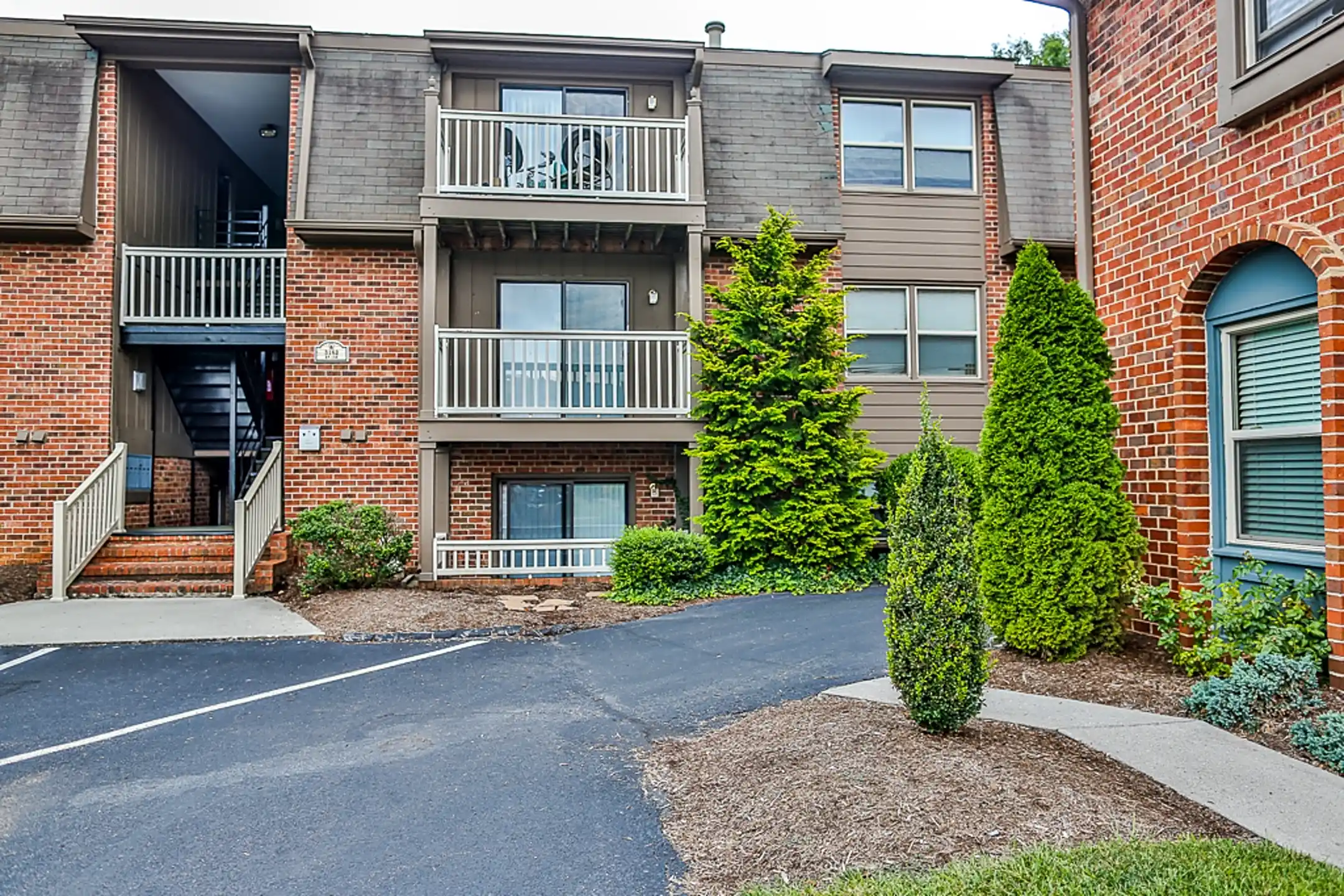 Cedar Point Apartments Roanoke, VA 24018