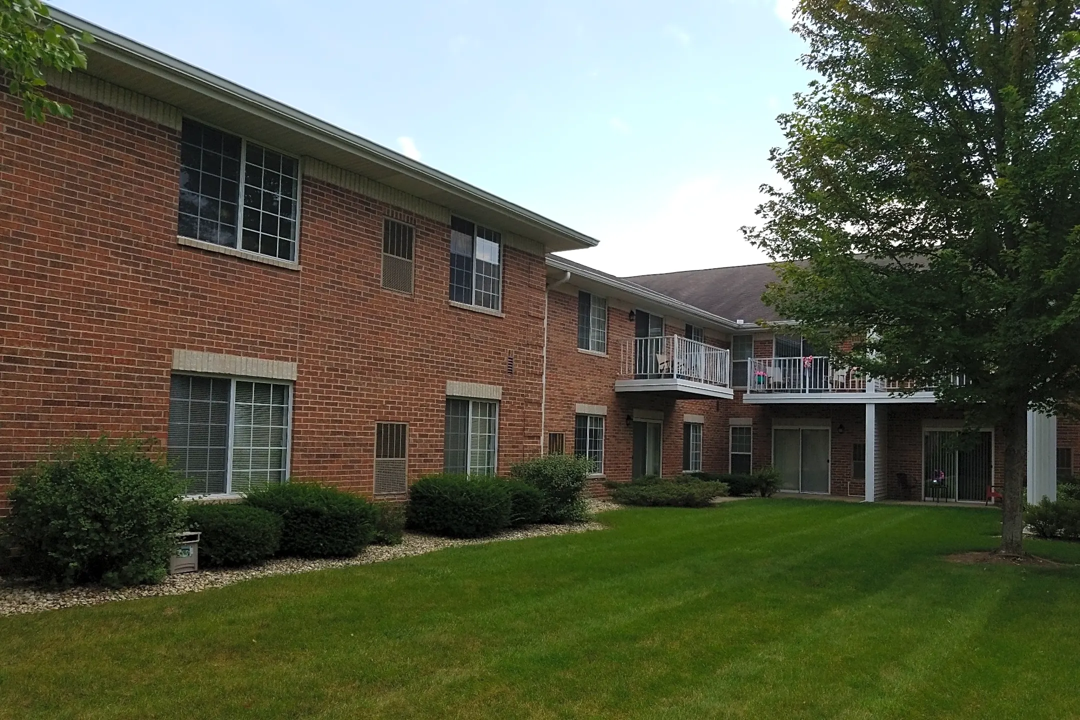 Foresthill Highlands Apartments & Townhomes - Franklin, WI 53132