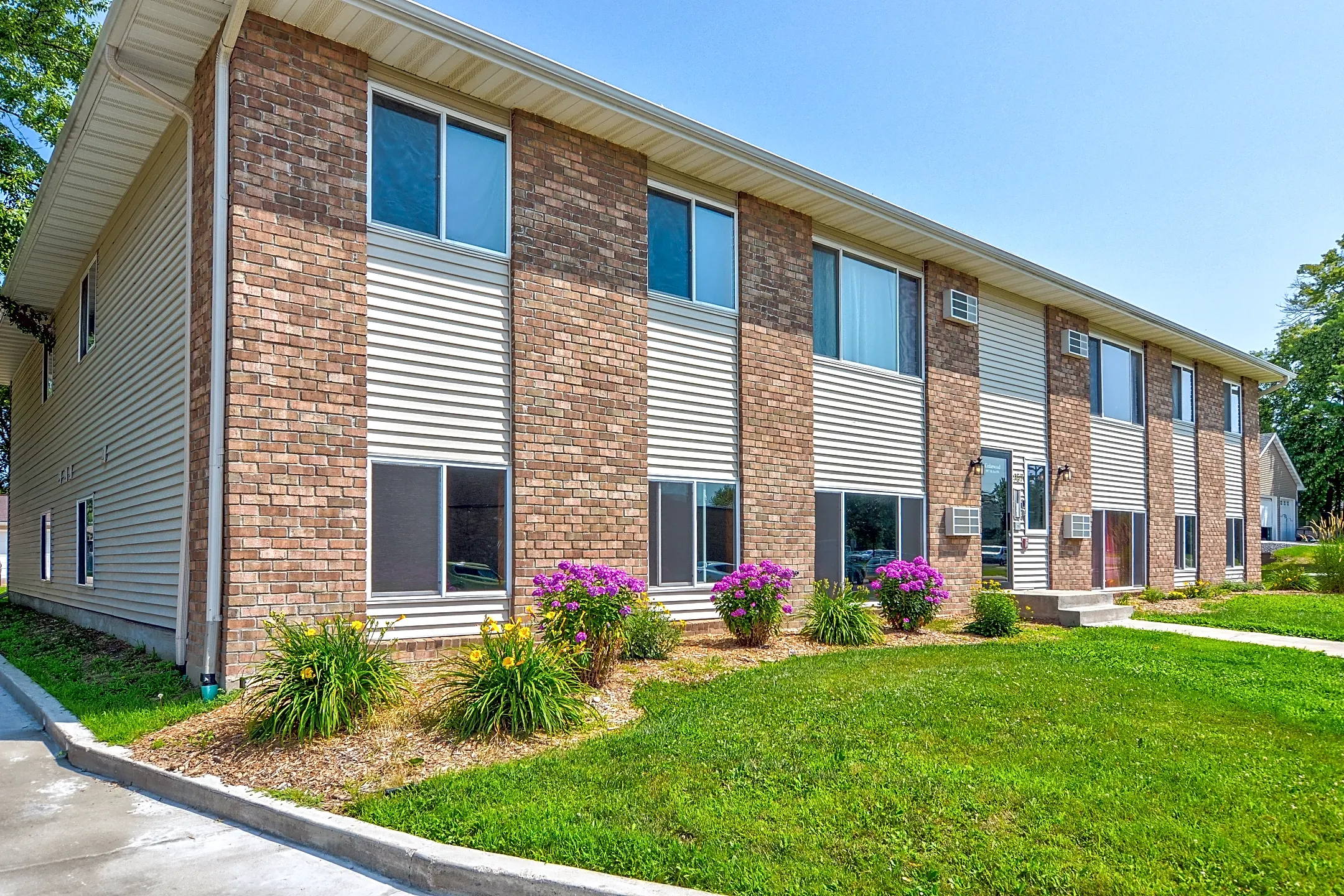 Building - Northbrook Apartments - Forest Lake, MN