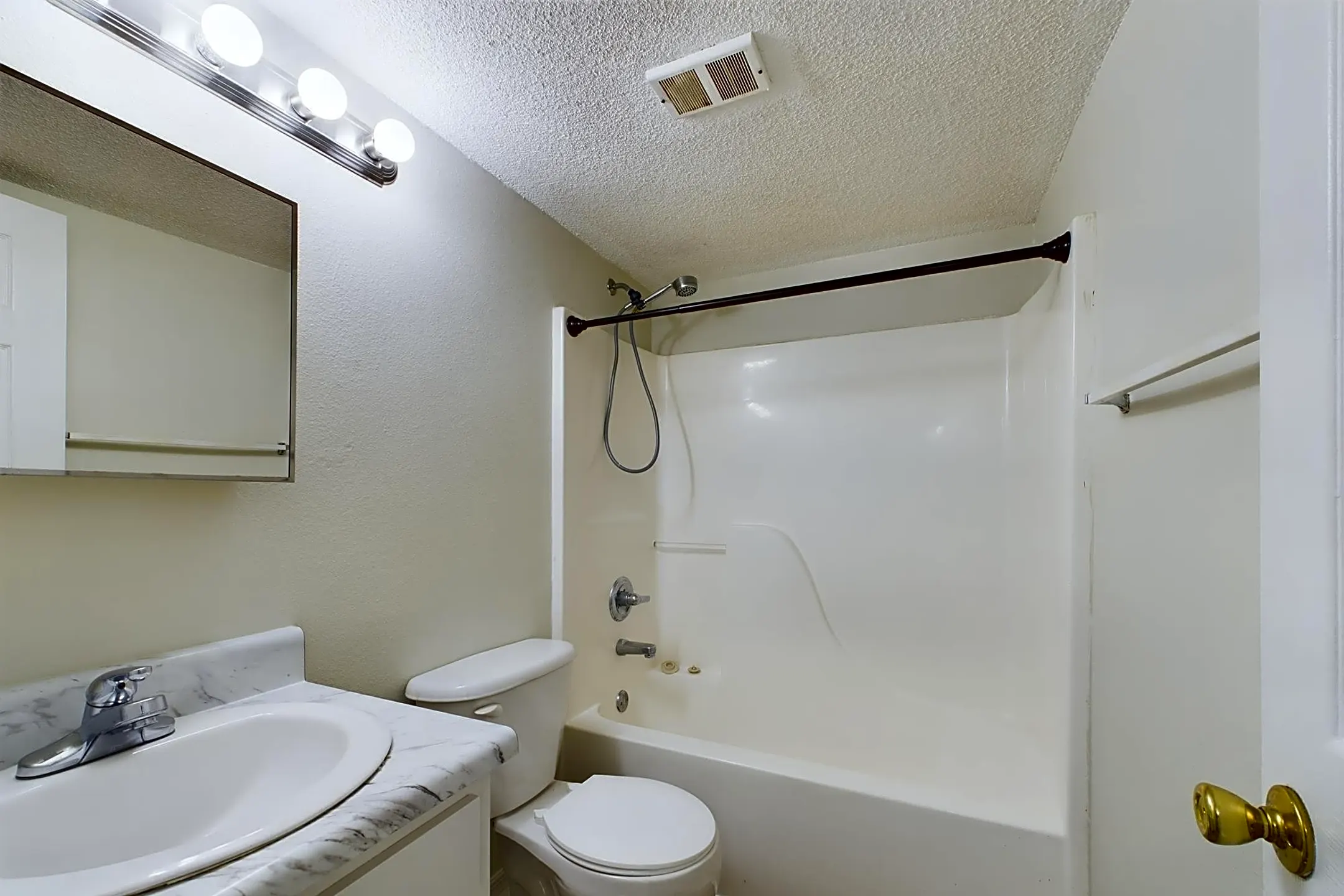 Bathroom - 220 W Chase St - Pensacola, FL