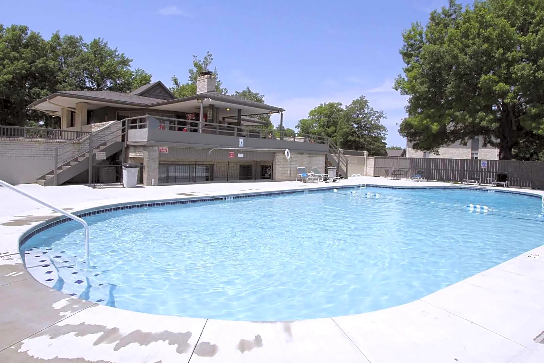 Pool - Briar Hill Apartments - Kansas City, MO