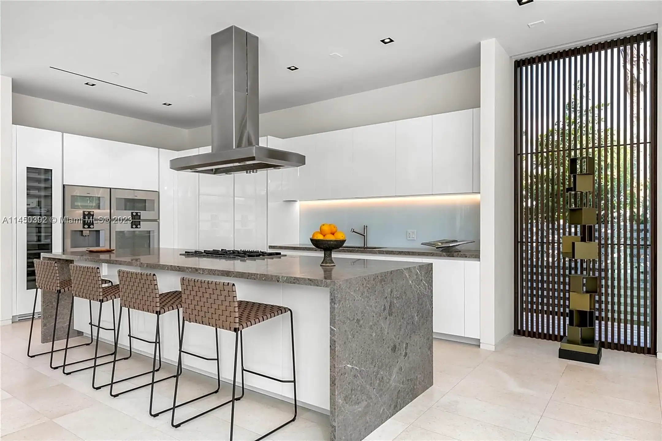 1081 W 48th St - Miami Beach, FL