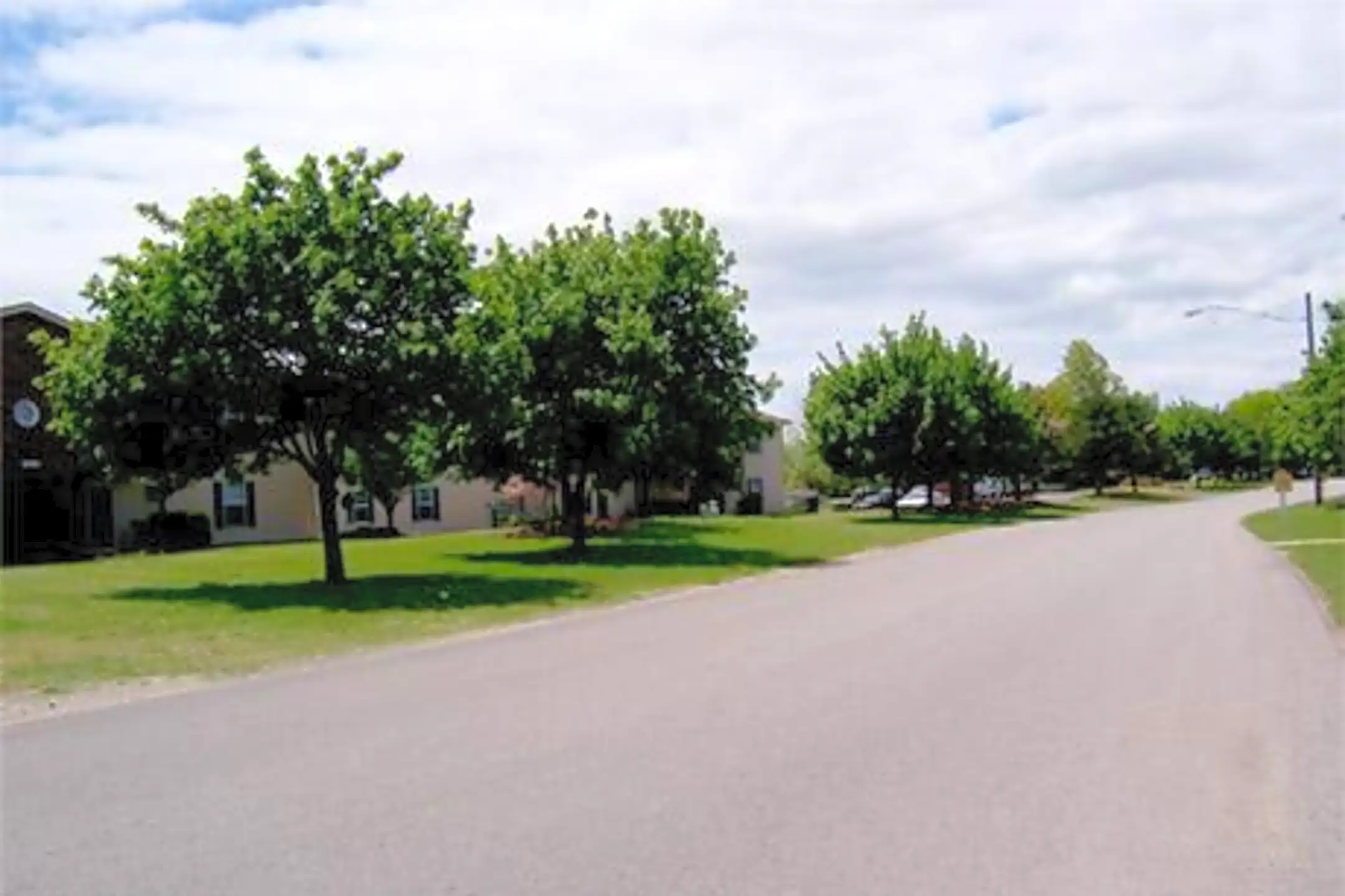 Whispering Pines Apartments 13645 Westwood Ln Holland, MI