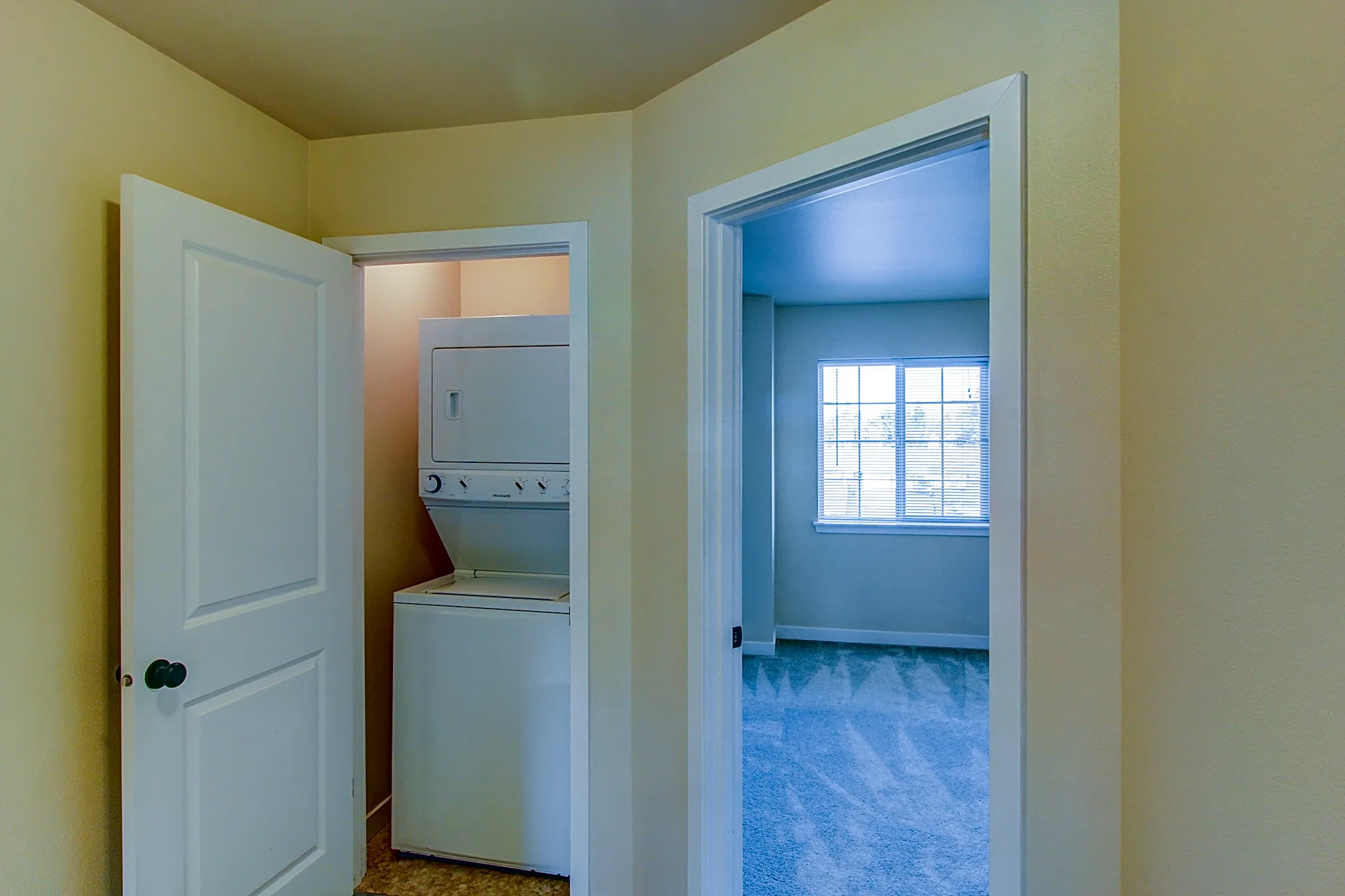 Gravelly Lake Brownstones 8911 Gravelly Dr SW Lakewood, WA