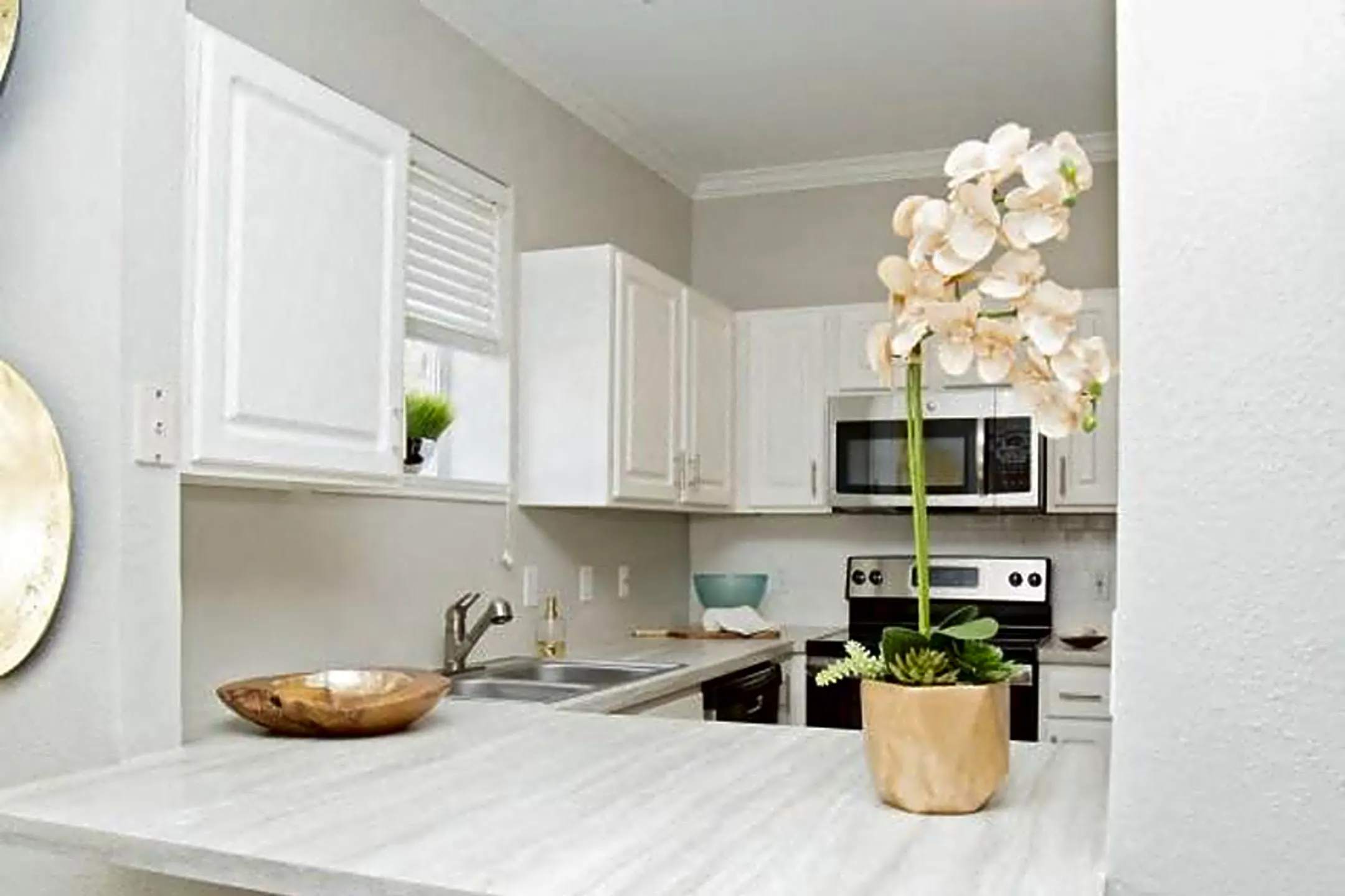 Harlowe Luxury Living 2525 Texas 360 Euless, TX Apartments for Rent