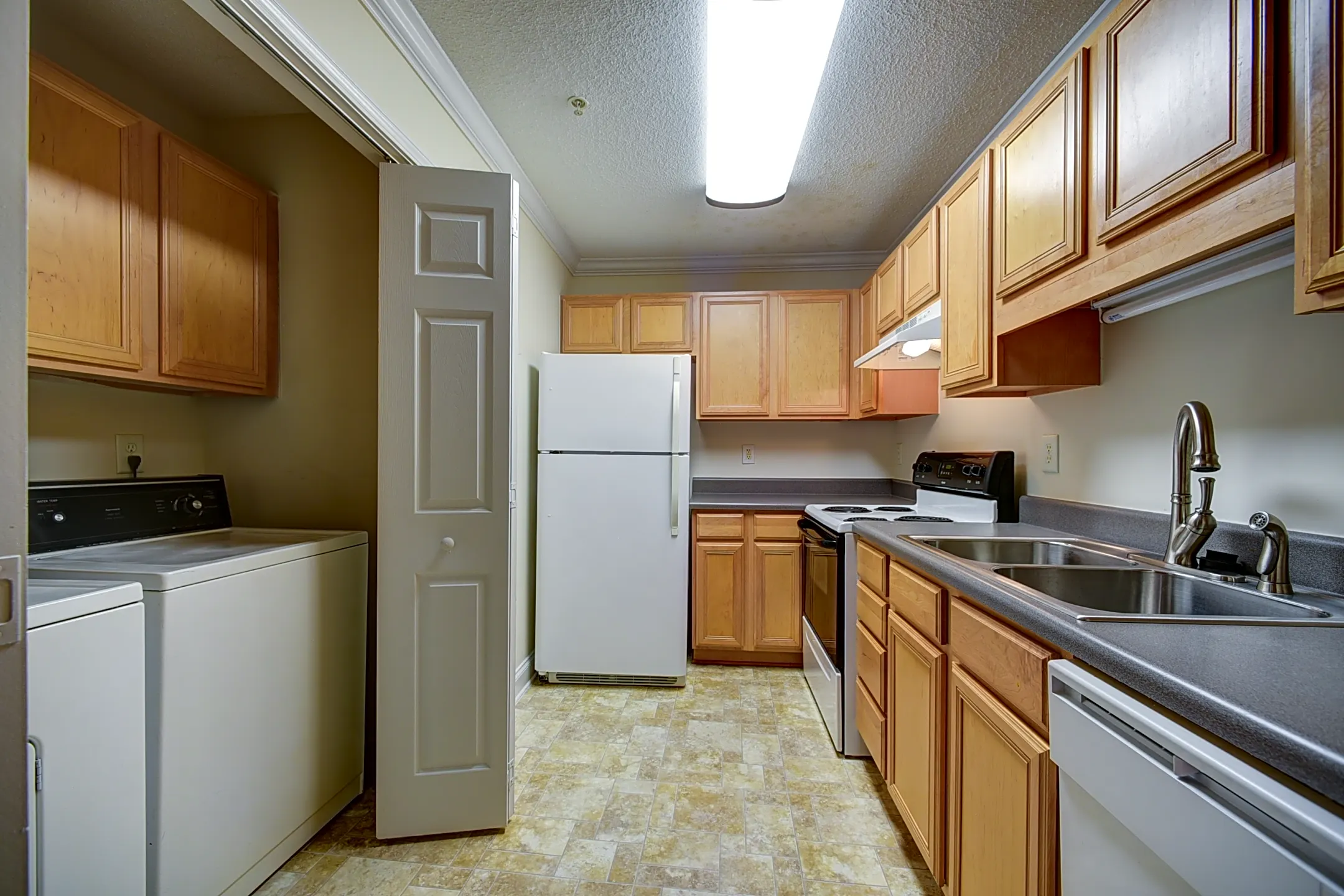 Kitchen - Bentley Ridge Apartments - Durham, NC