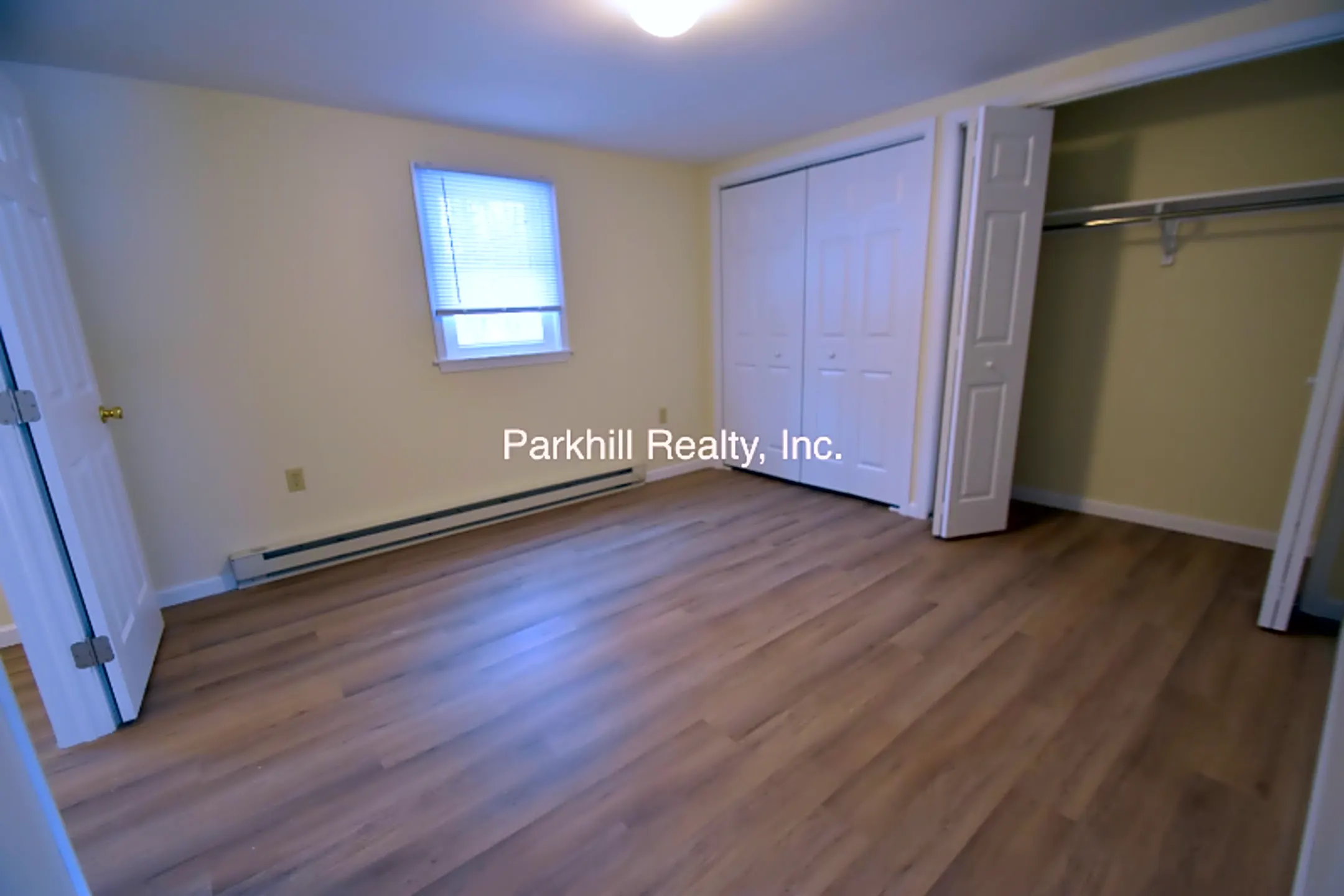 6 Oakwood Dr Apartments Wind Gap, PA 18091