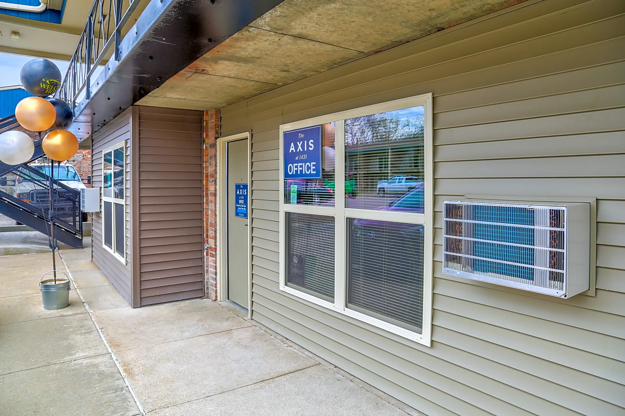 Leasing Office - The Axis at 1435 - Lexington, KY