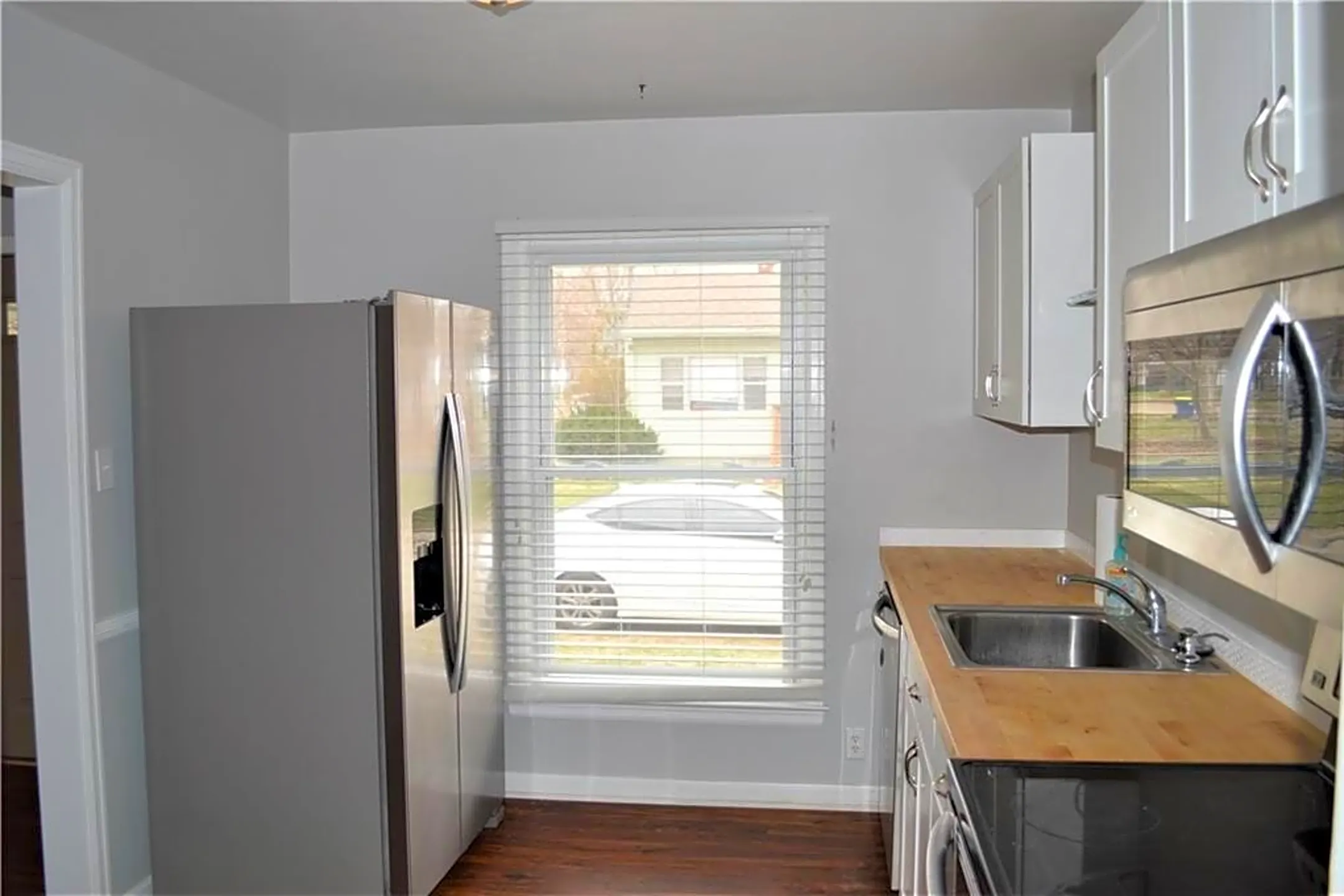 Kitchen - 6057 Rosslyn Ave - Indianapolis, IN