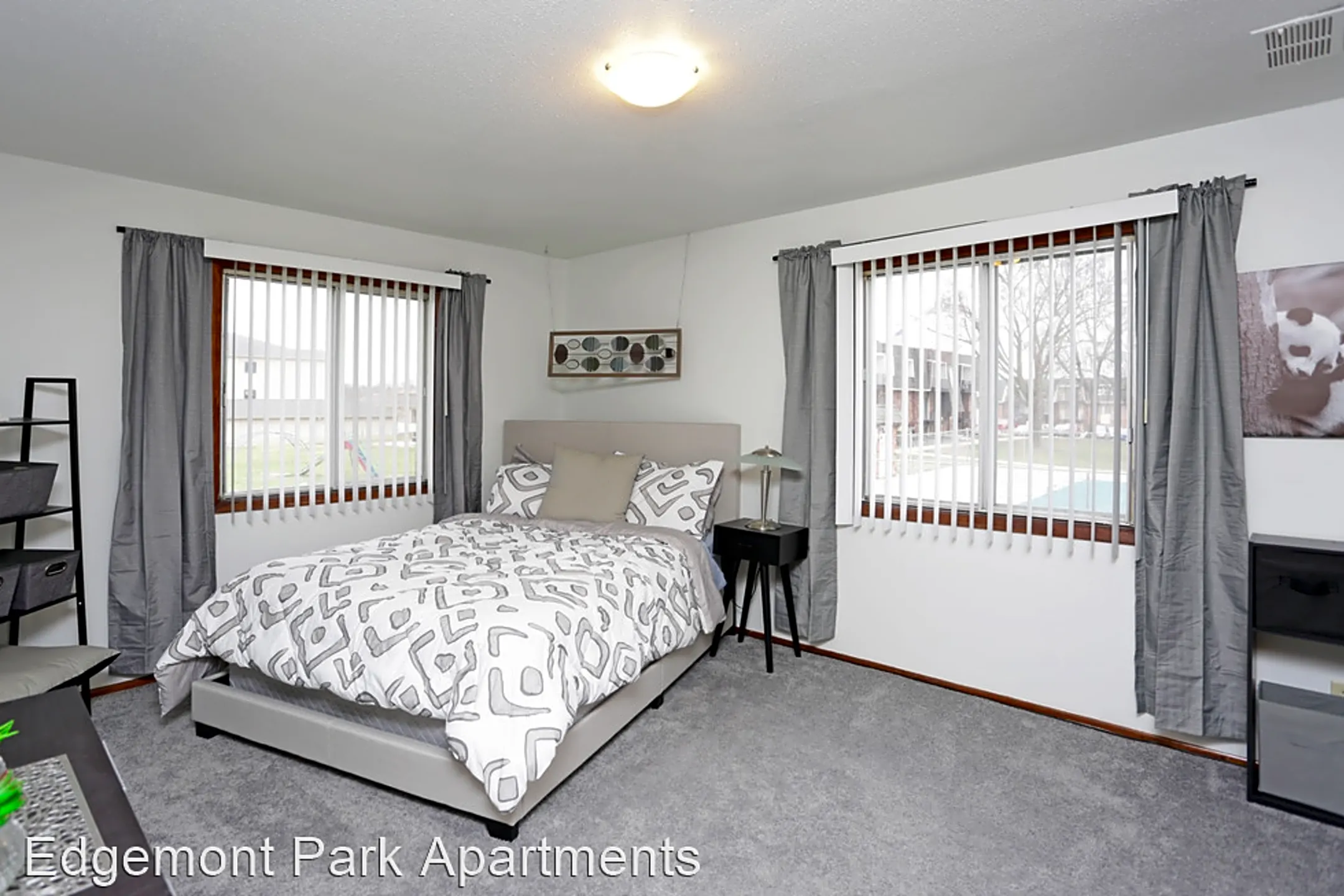Bedroom - Edgemont Park Apartments - Waterloo, IA