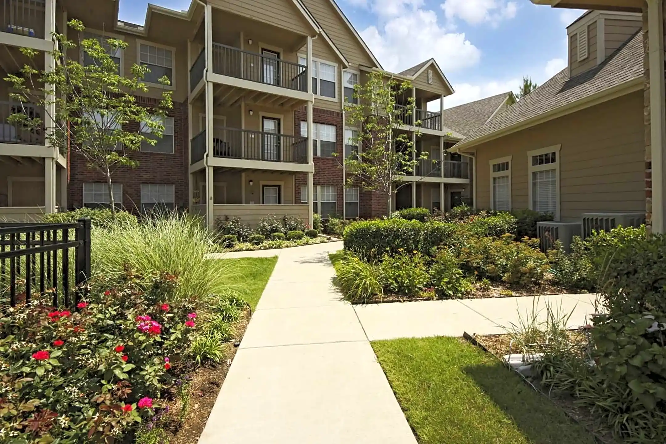 Building - The Villas At Aspen Park - Broken Arrow, OK