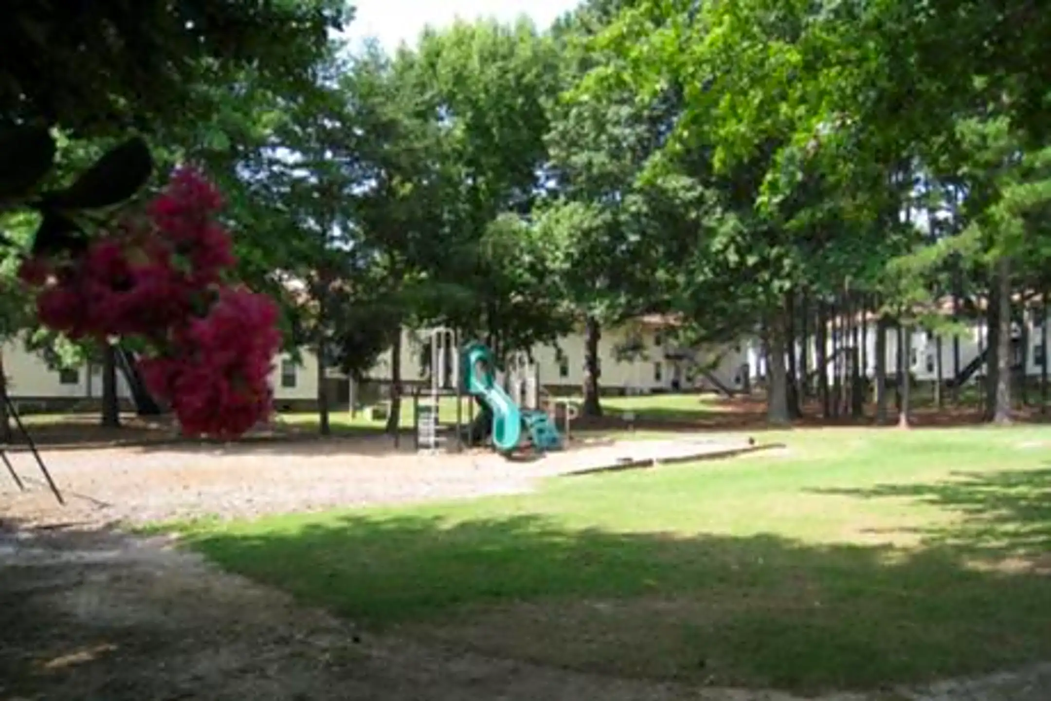 Emerald Pointe Apartments 501 Robers Drive Riverdale, GA for Rent