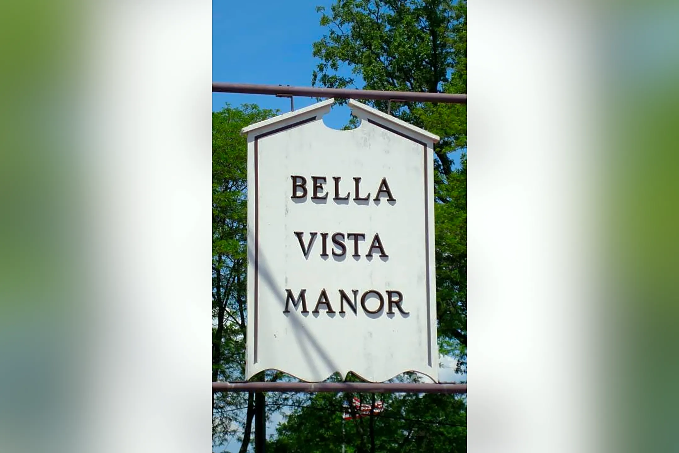 Bella Vista Manor Apartments - Grand Blanc, MI