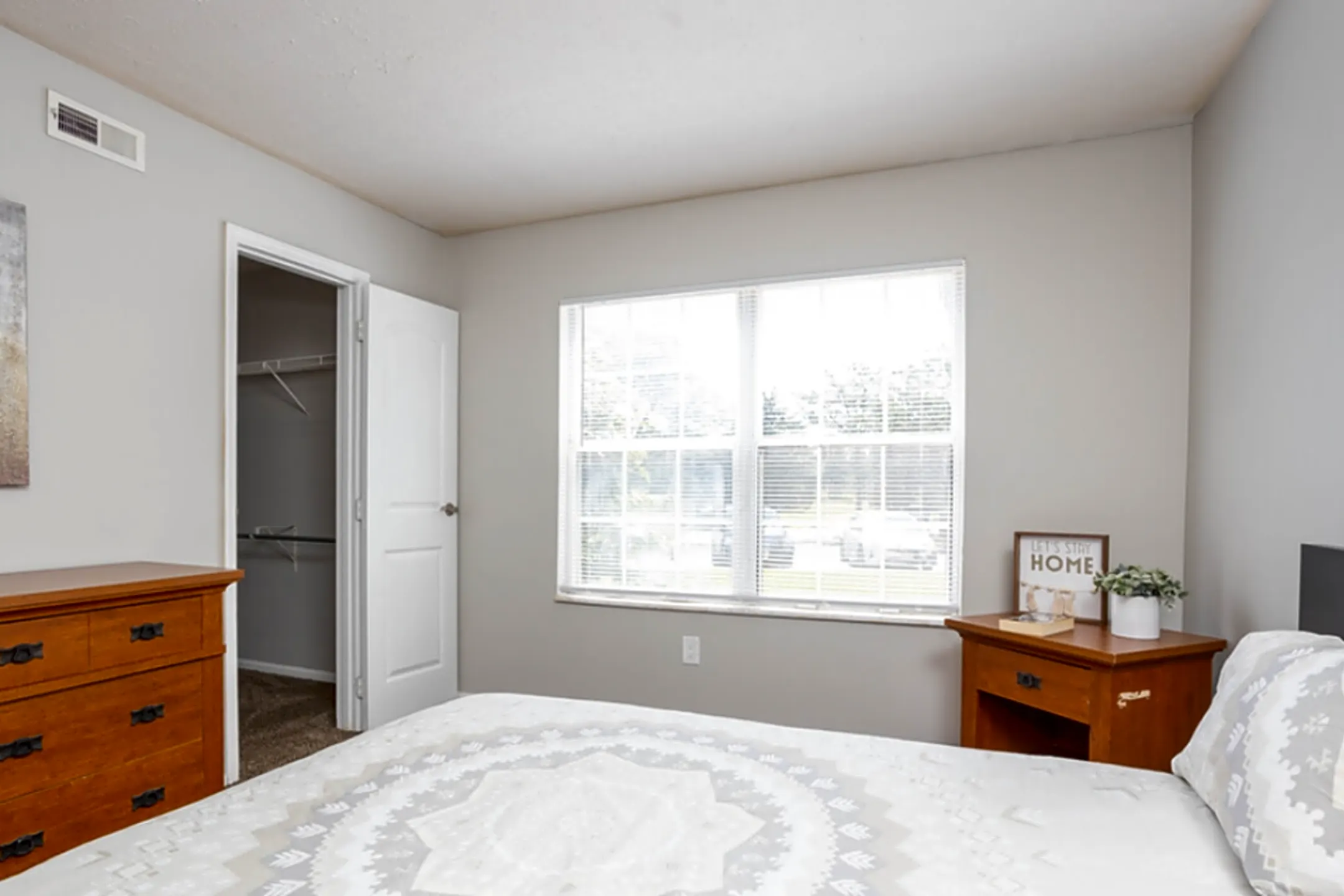 Bedroom - Bent Tree Apartments - Columbus, OH