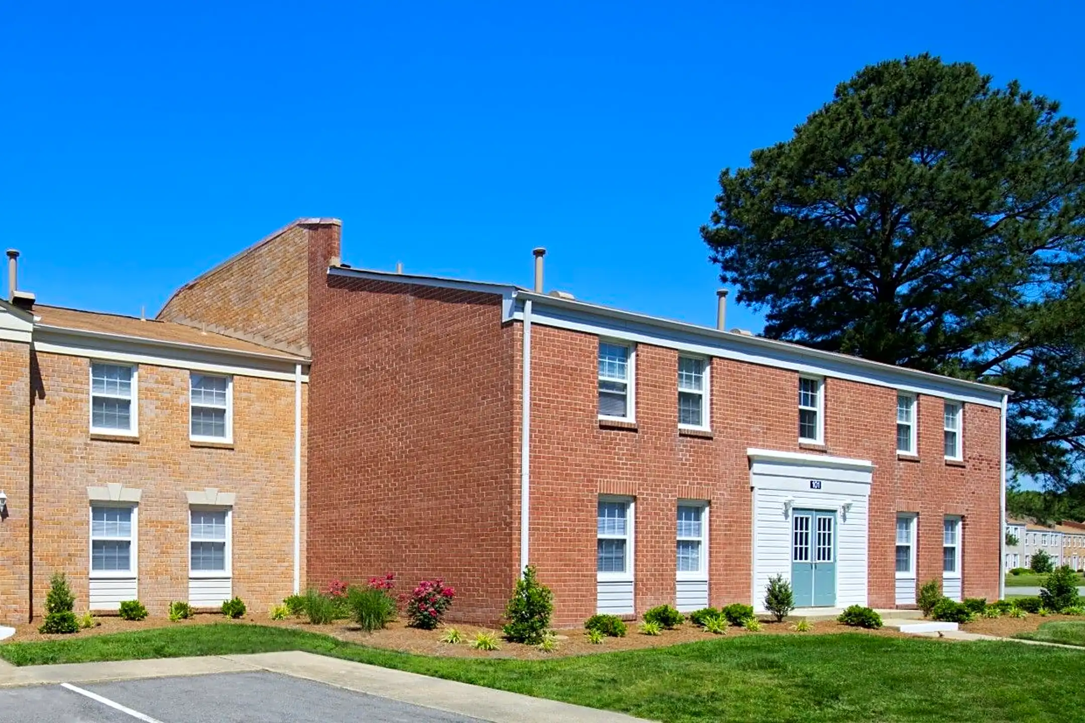 Thalia Gardens Apartments and Townhomes Virginia Beach, VA 23452